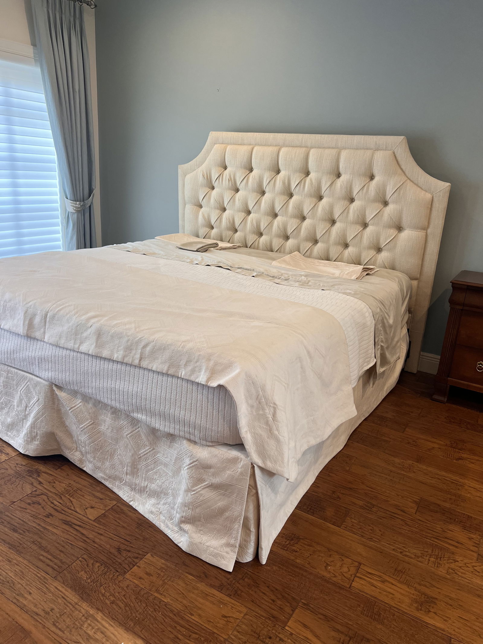 Ethan Allen Custom Upholstered King Bed - 9