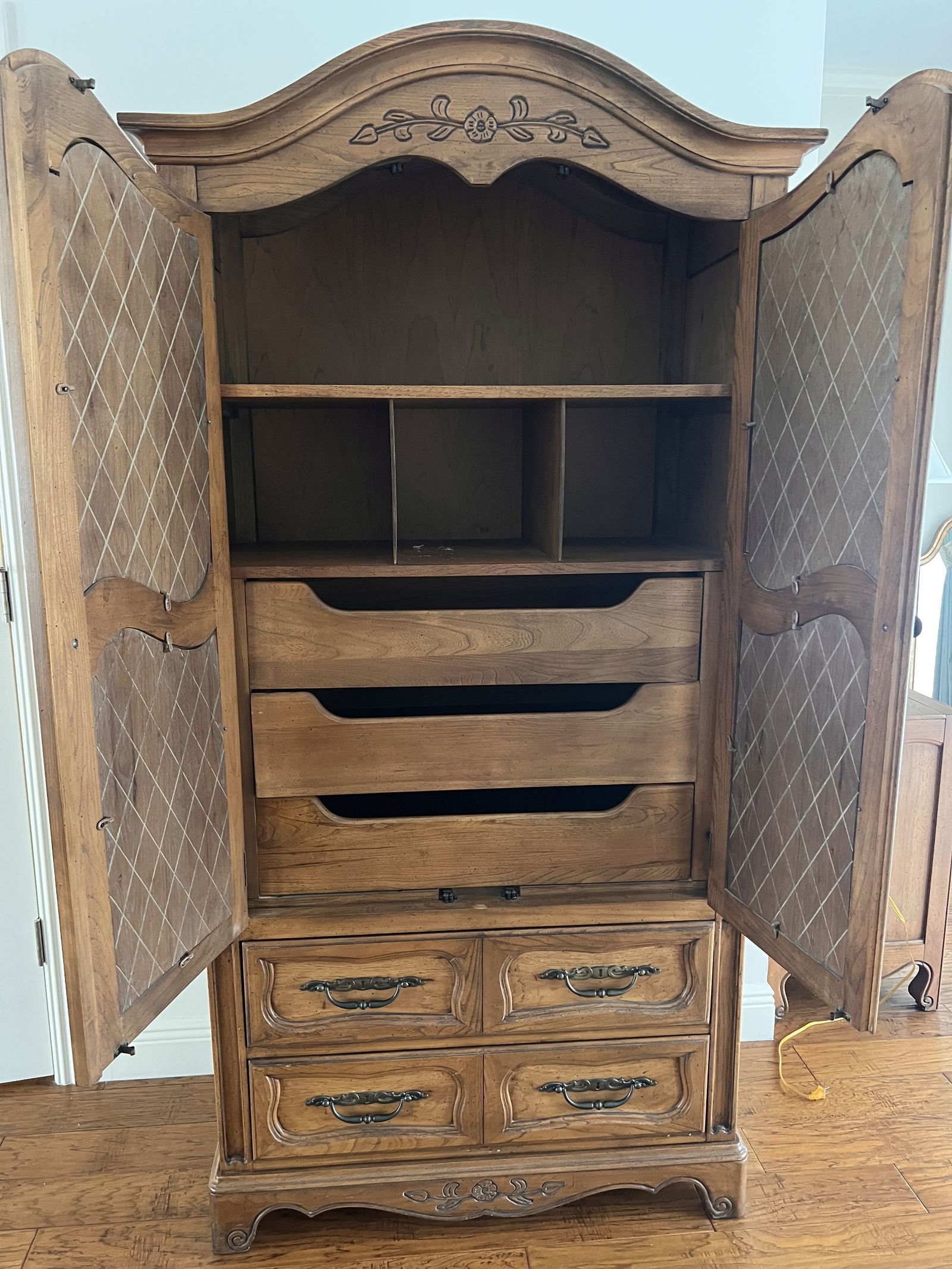 Hickory Furniture French Provincial Bedroom Set - 10