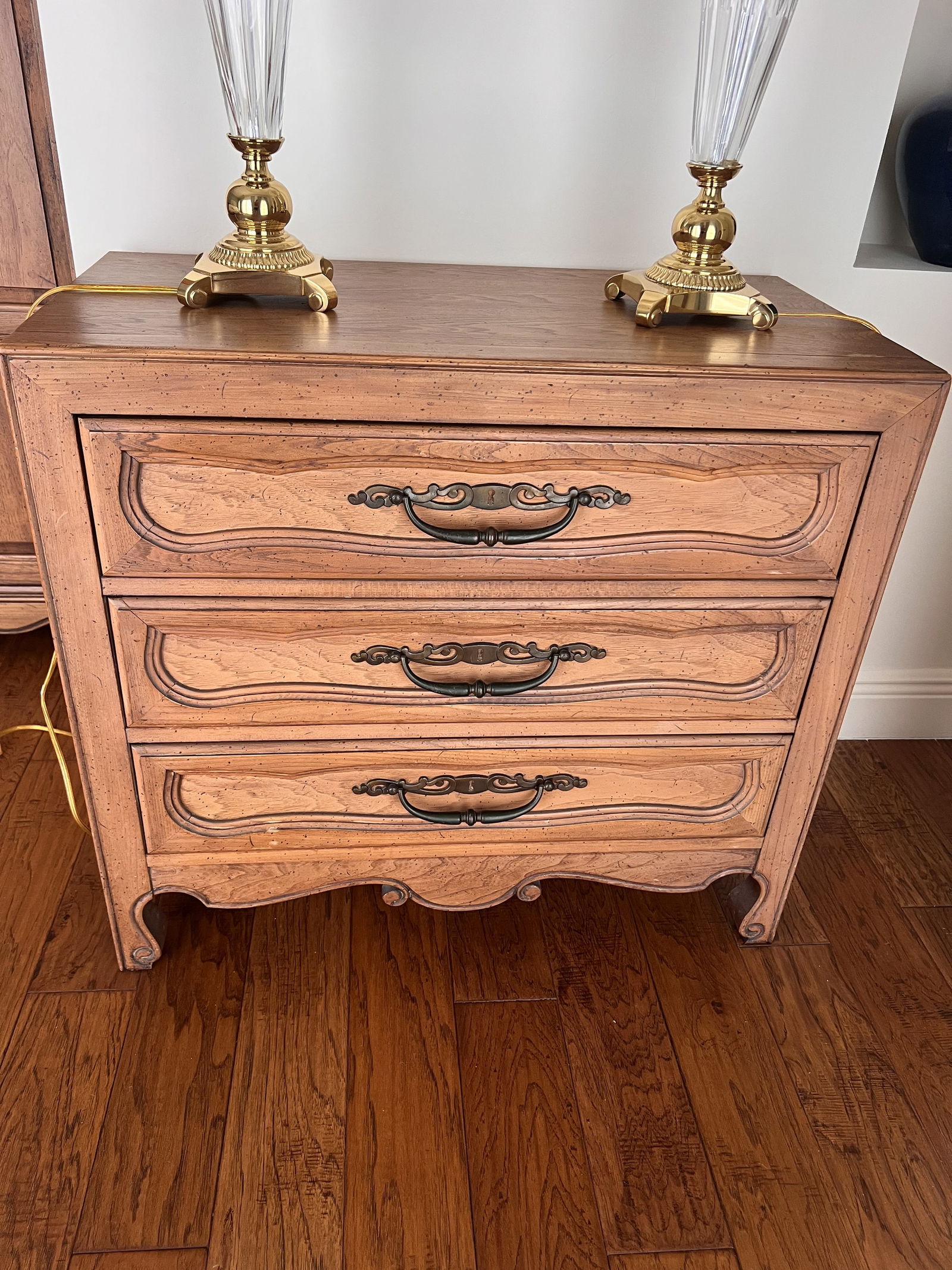 Hickory Furniture French Provincial Bedroom Set - 11