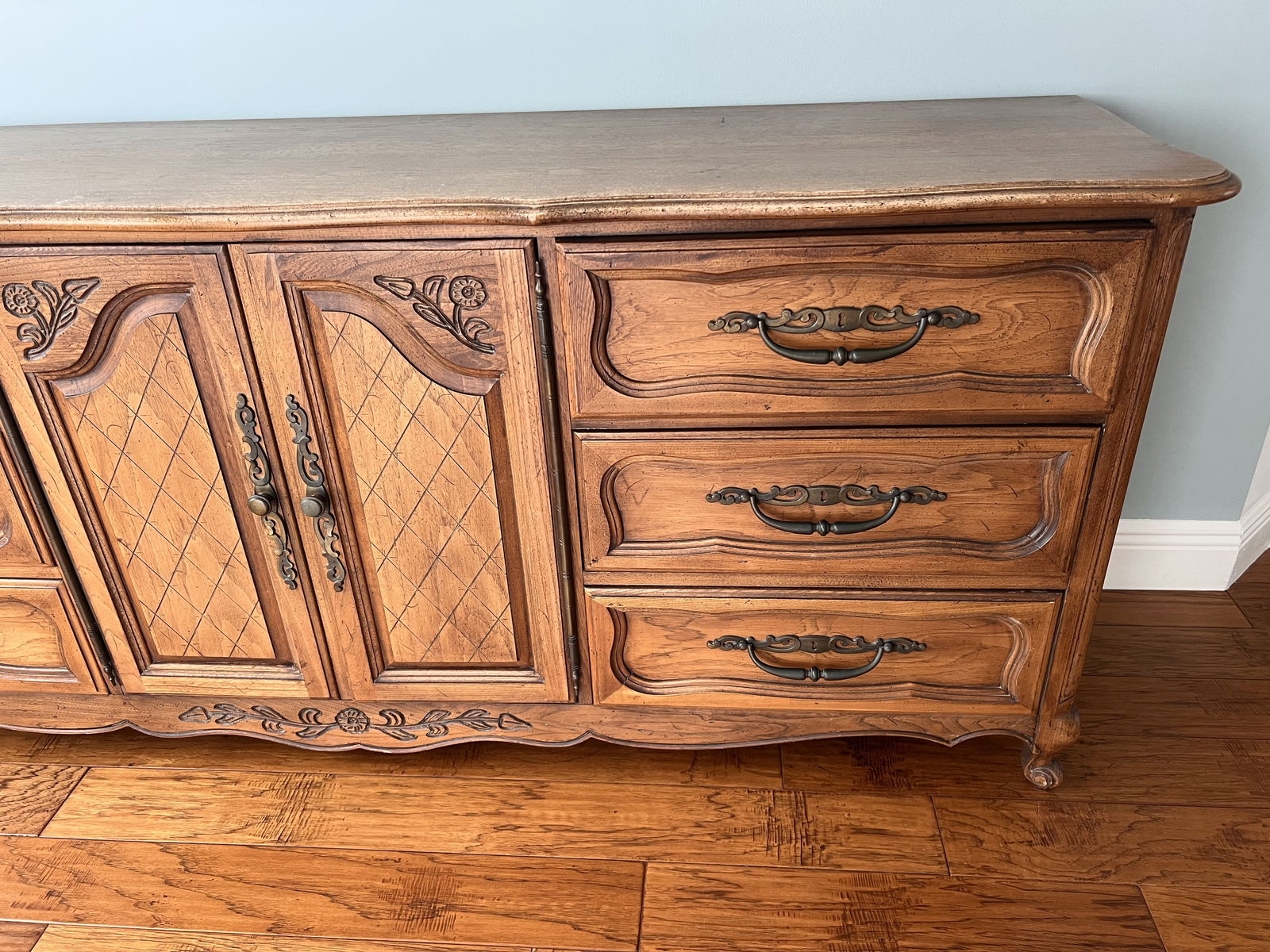 Hickory Furniture French Provincial Bedroom Set (1 of 14)