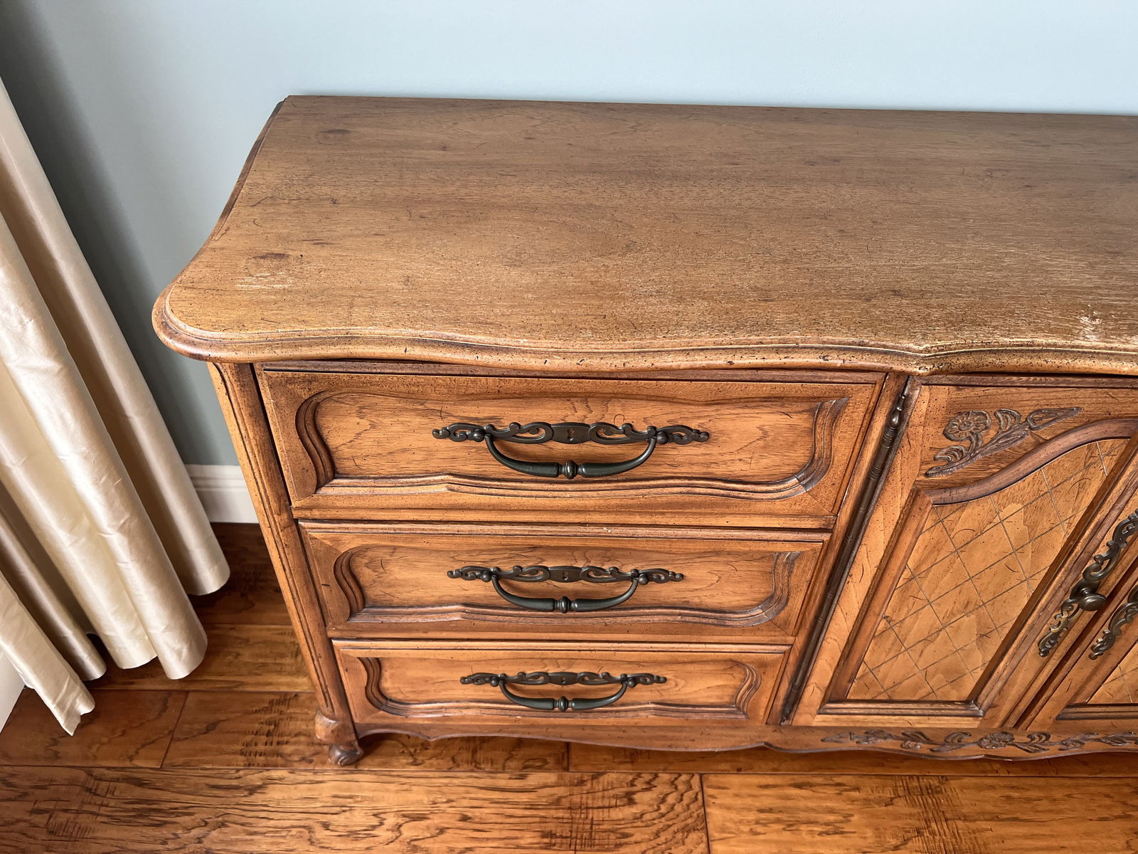 Hickory Furniture French Provincial Bedroom Set - 4