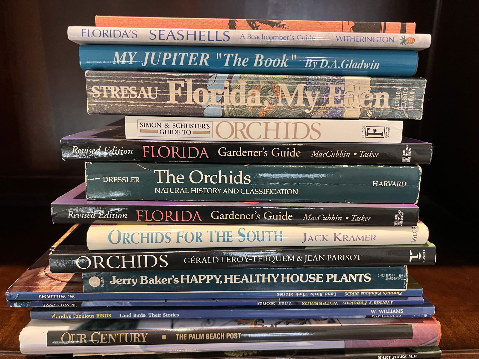 Books on Florida Including History and Gardening: A nice collection of books on Florida history and gardening. 19 books total. See pics. Dimensions: Largest: L 12.5" Low Estimate: 10.00High Estimate: 10000.00