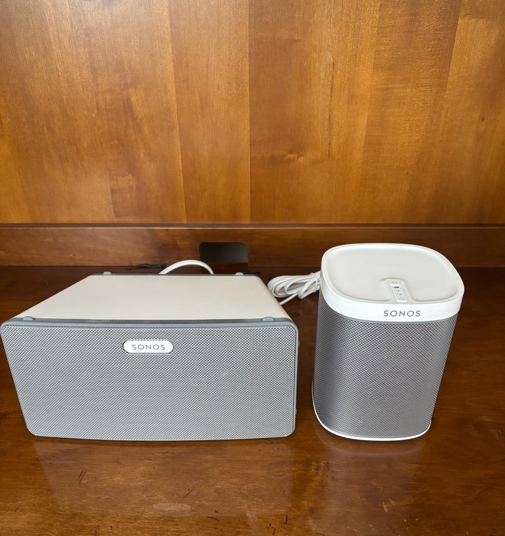 Sonos Play 3 and Sonos Play 1 (1 of 2)