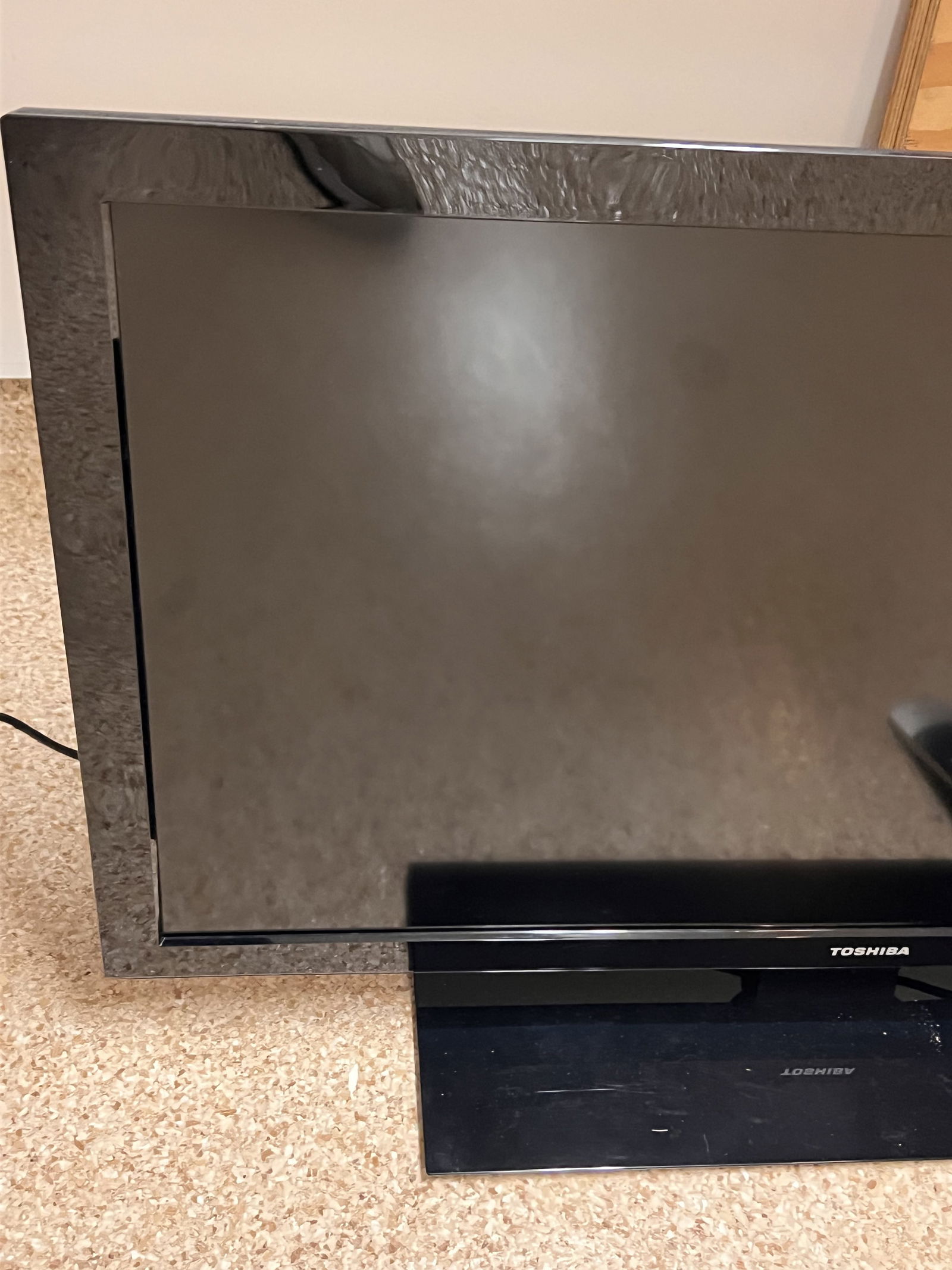 Toshiba 40" Smart TV - 3