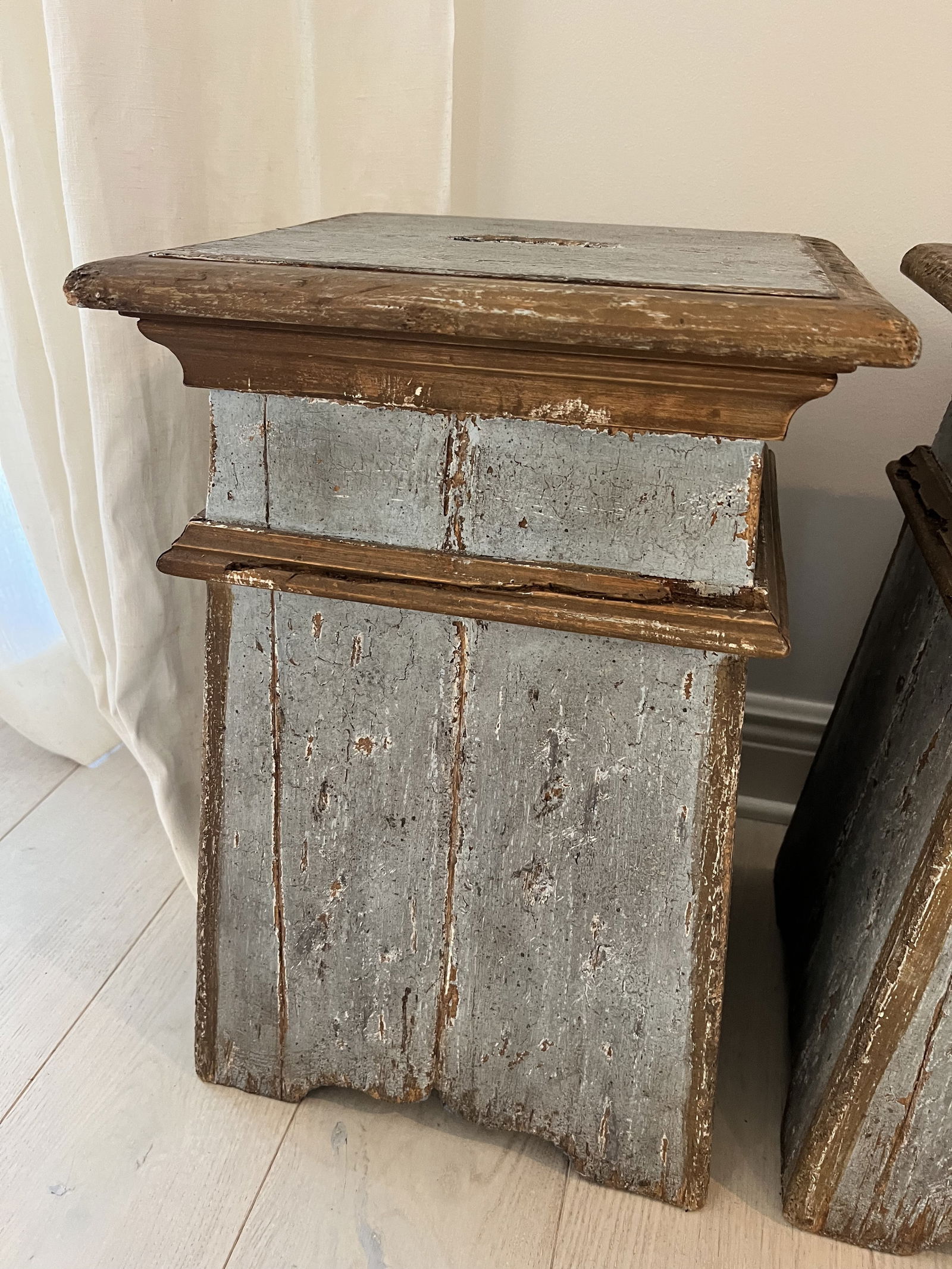 Paul Ferrante Pair of 6180 Painted Stools - 4