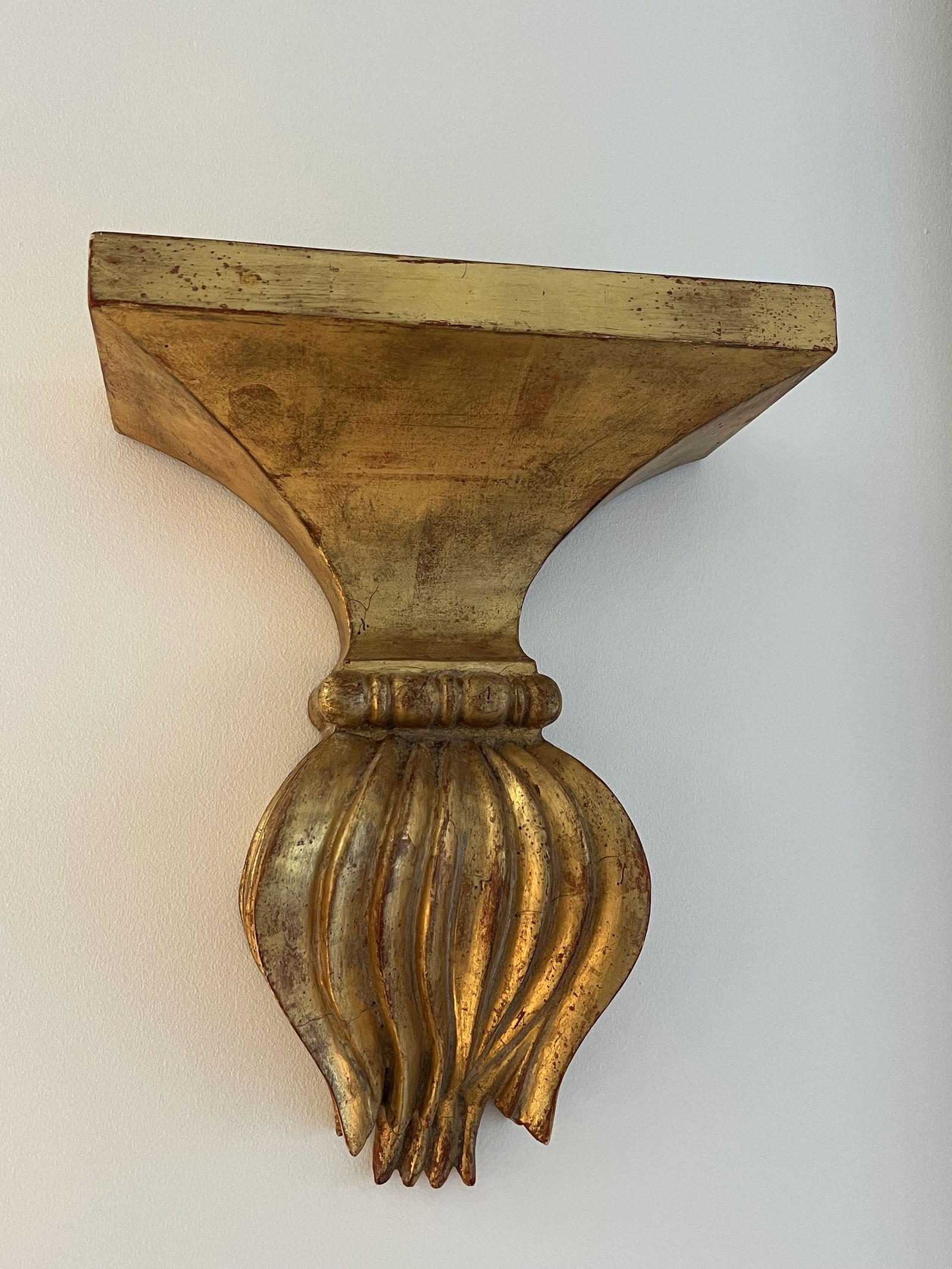 Pair of Vintage Italian Carved Wood Wall Brackets of Shelves (1 of 6)