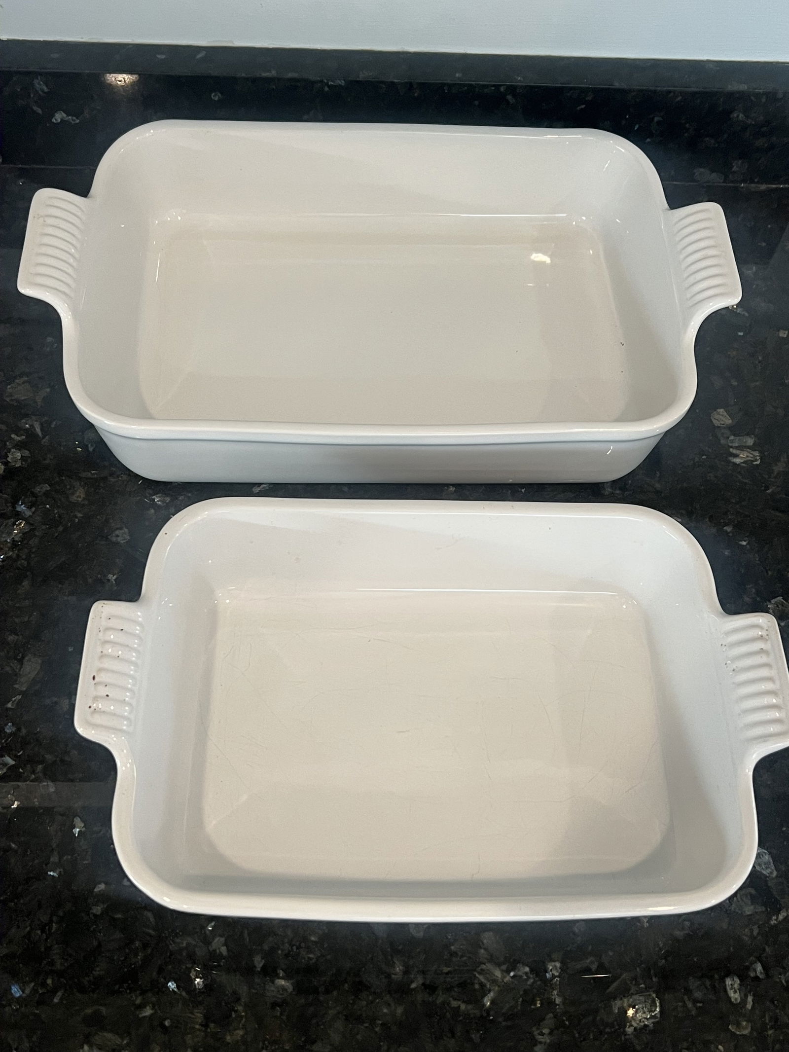 (2) Le Creuset Heritage Baking Dishes: Casseroles, lasagna pans or baking dishes. 1019 and 10.20. Dimensions: L 13" x 9" (larger) Condition: Used. Low Estimate: 10.00High Estimate: 10000.00