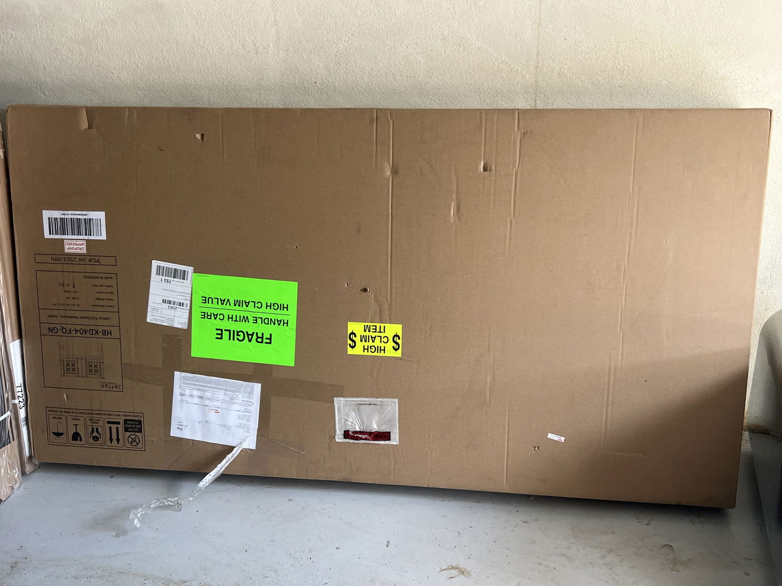 Jeffan Green Rattan Lattice Headboard in Green: Full/Queen Size. New in Box. Low Estimate: 10.00High Estimate: 10000.00