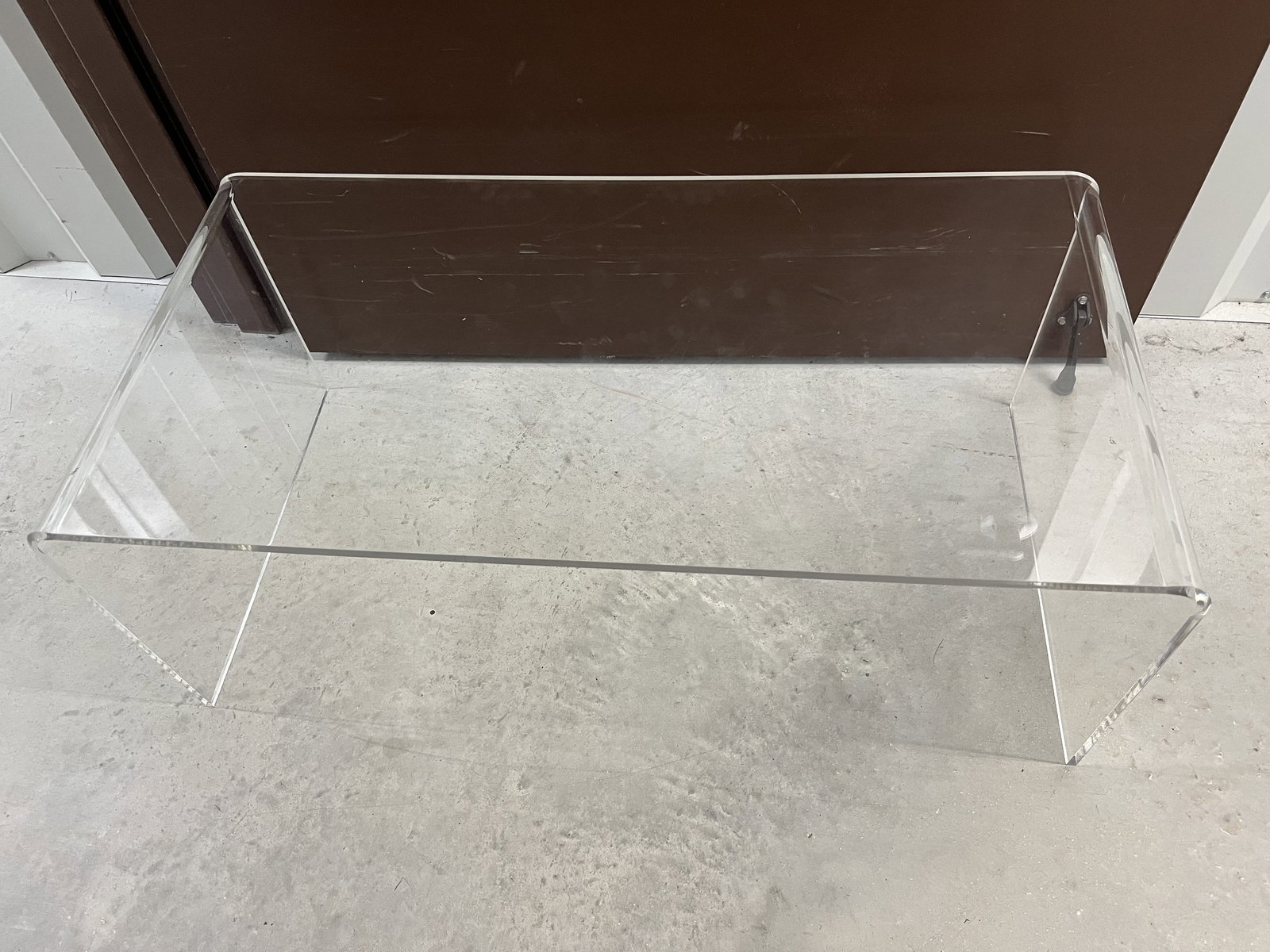 Acrylic Waterfall Table (1 of 6)