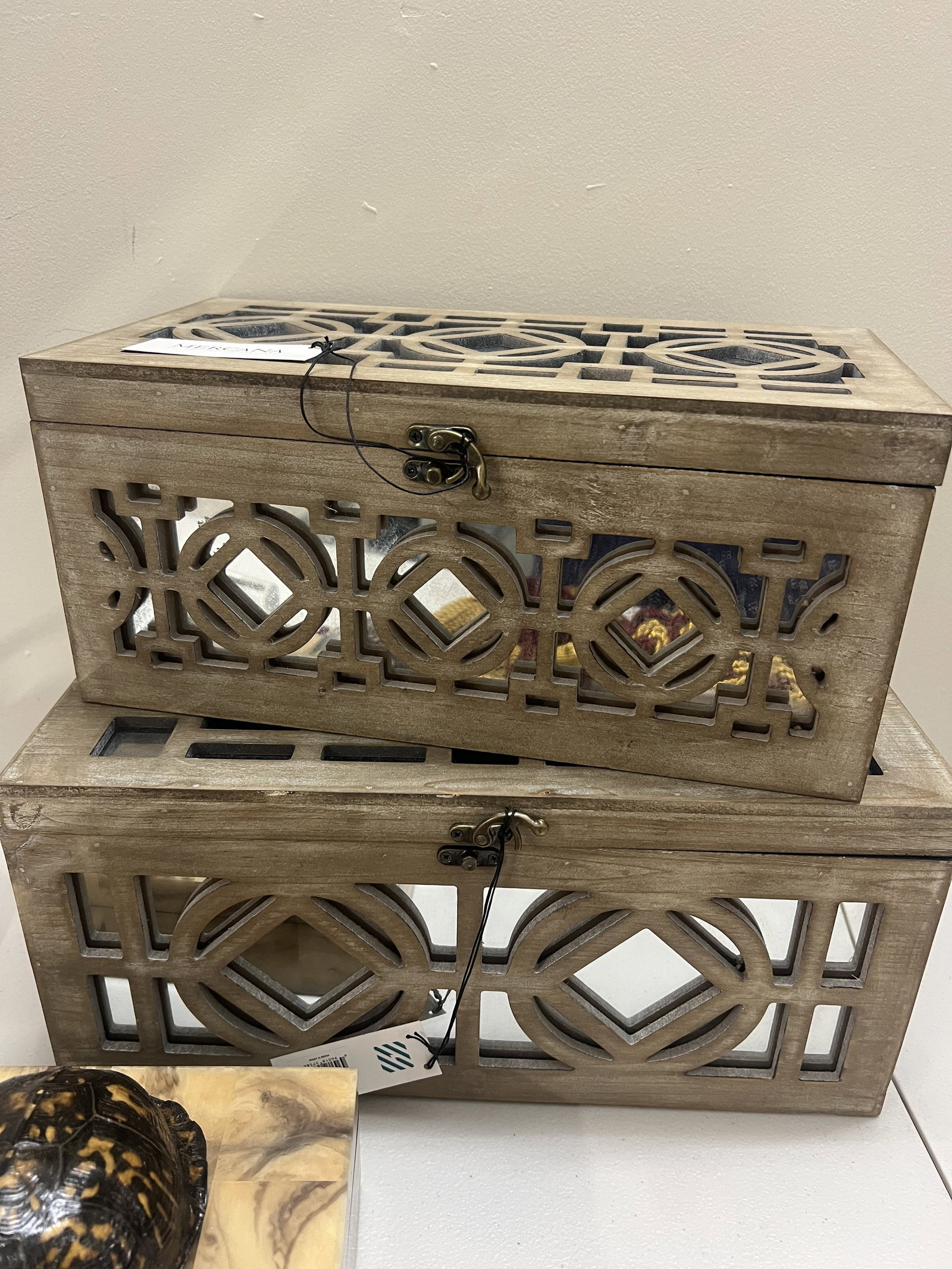 Grouping of Decorative Items incl boxes - 2