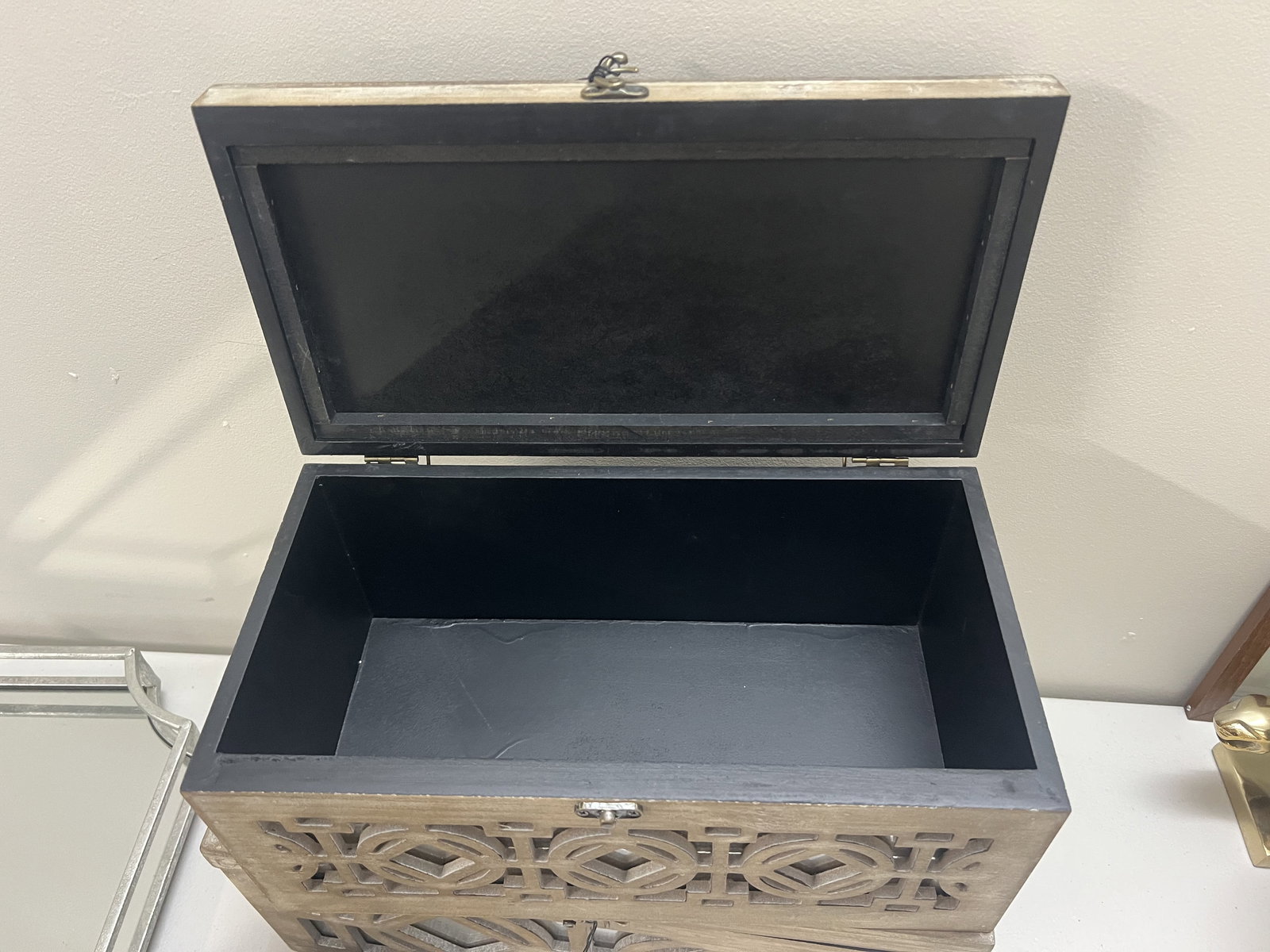 Grouping of Decorative Items incl boxes - 5
