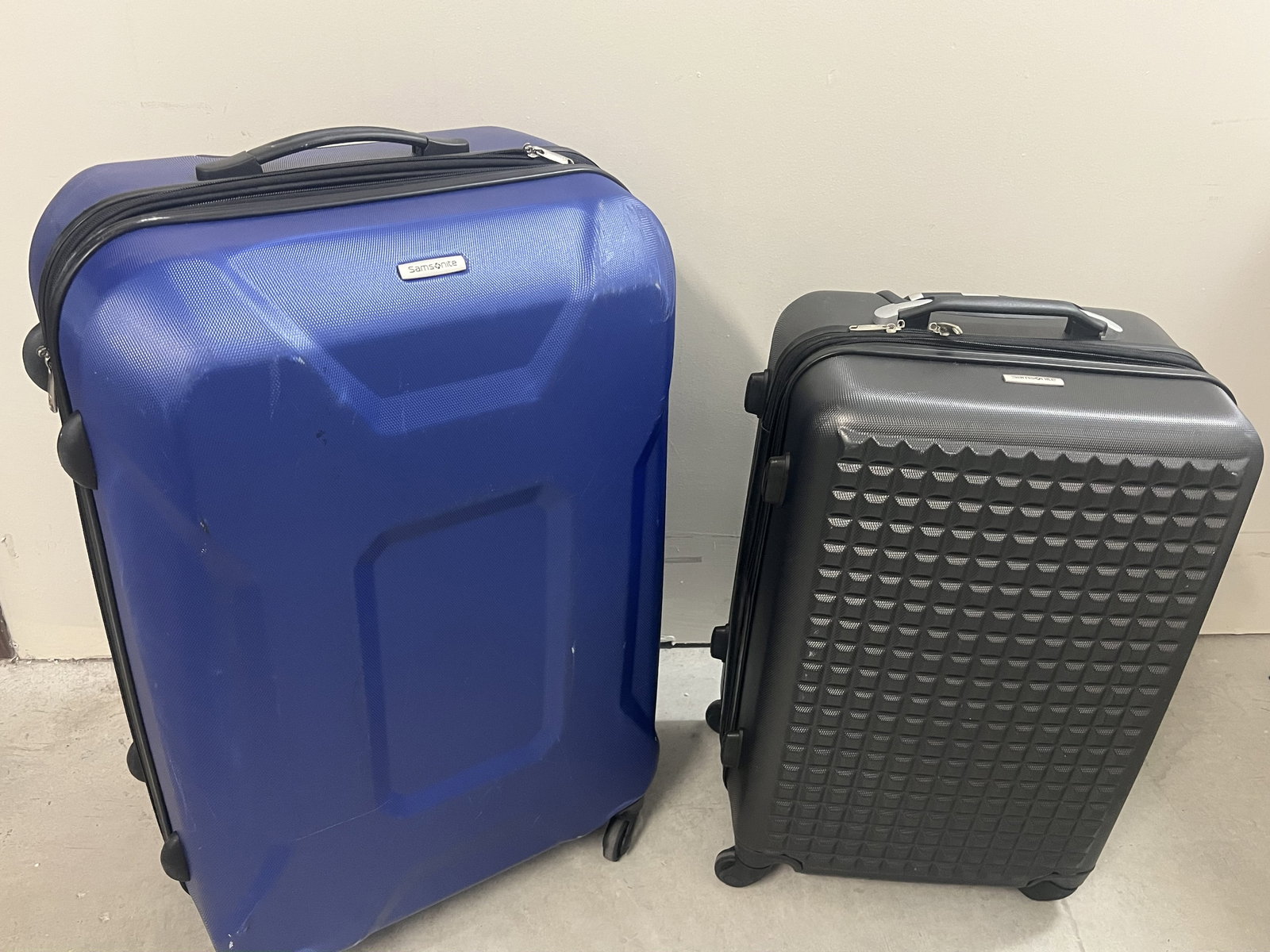 (2) Large Samsonite Hard Suitcases: Luggage. Dimensions: H 31" x W 20" x D 12" Condition: Both used and usable. Blue one rolls but not smoothly. Low Estimate: 10.00 High Estimate: 10000.00