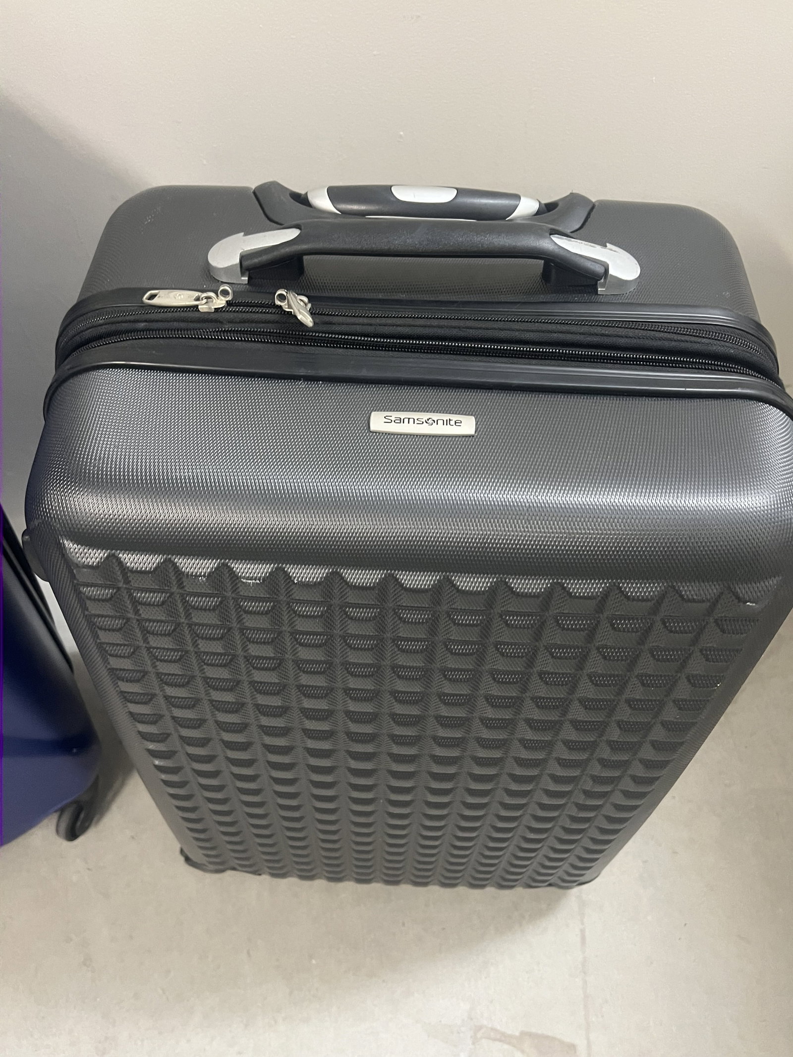 (2) Large Samsonite Hard Suitcases - 2