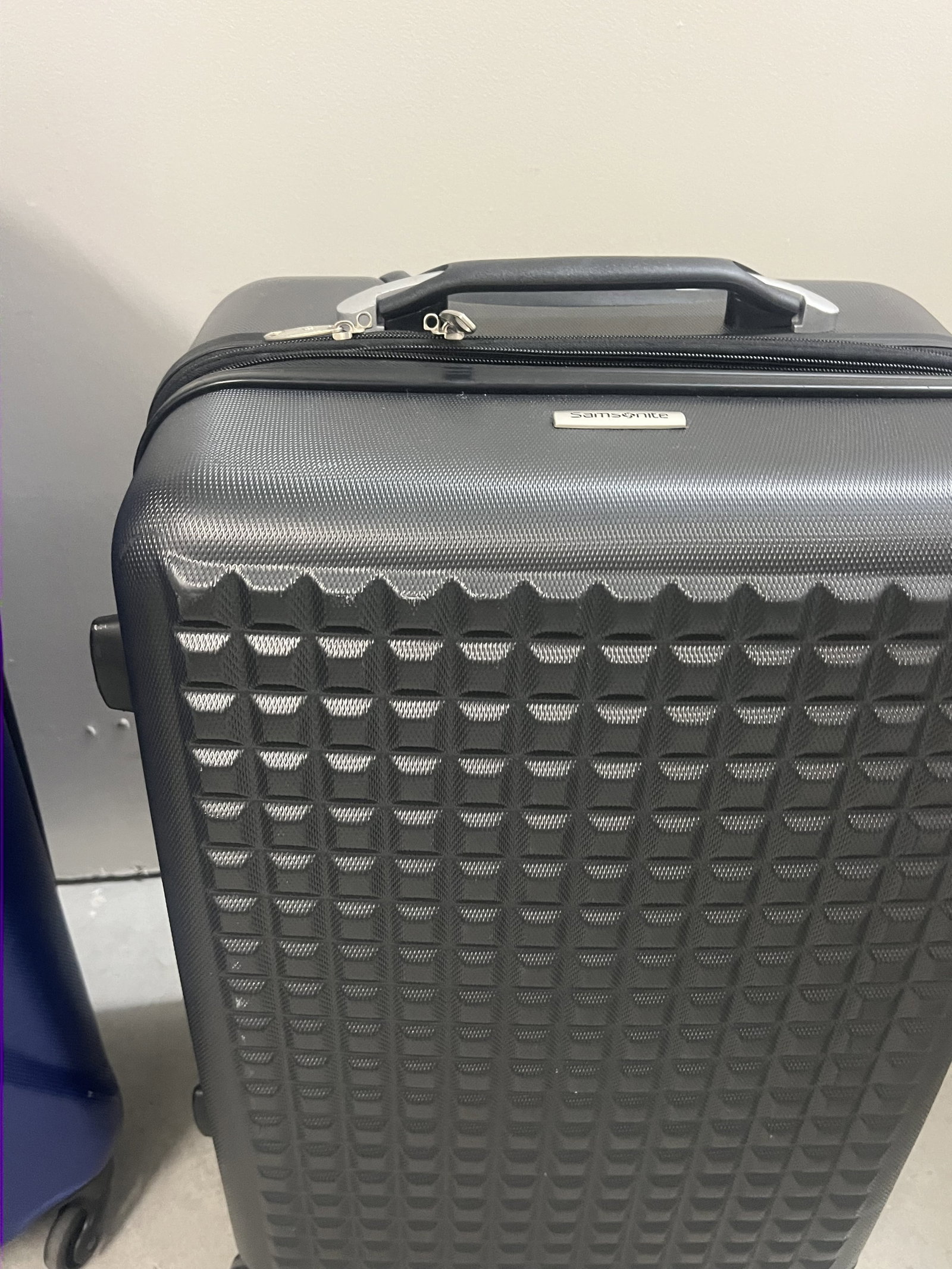 (2) Large Samsonite Hard Suitcases - 3