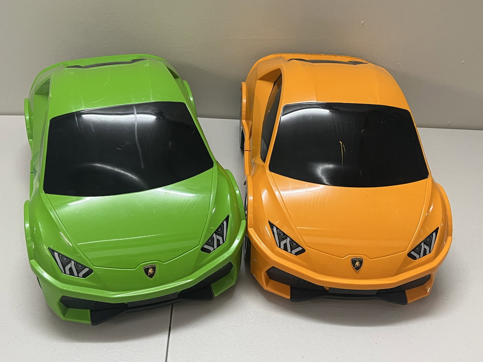 (2) Lamborghini Rolling Suitcases Kids - 10