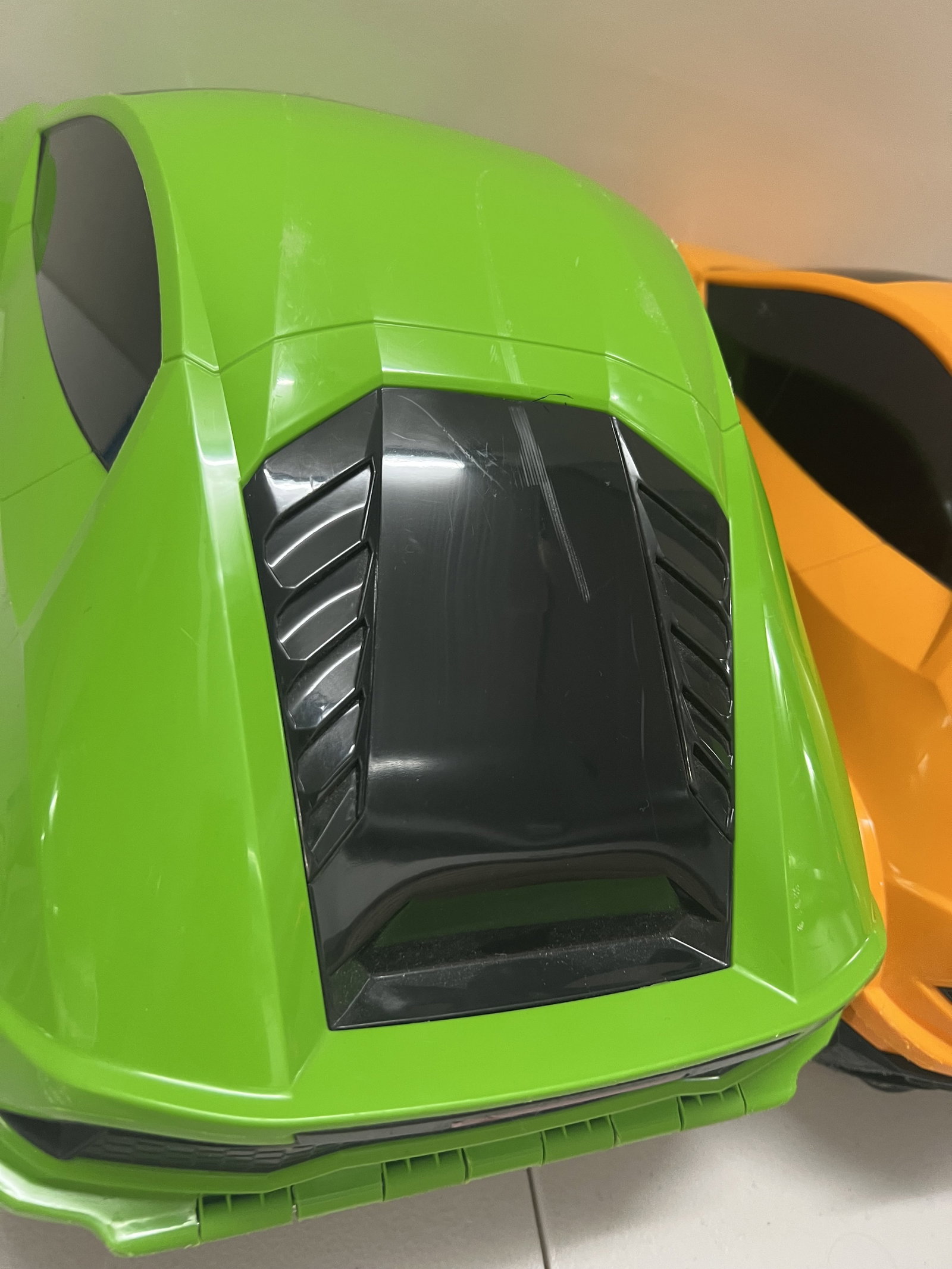 (2) Lamborghini Rolling Suitcases Kids - 18