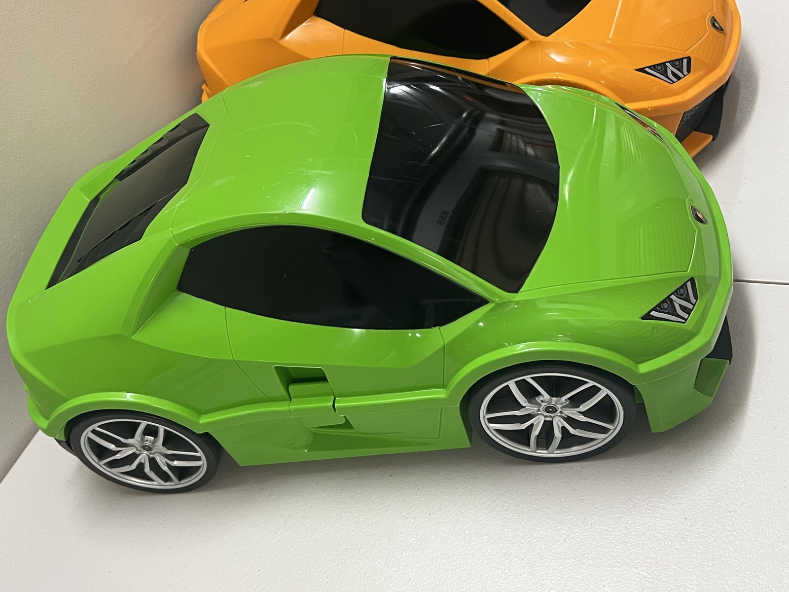 (2) Lamborghini Rolling Suitcases Kids - 4