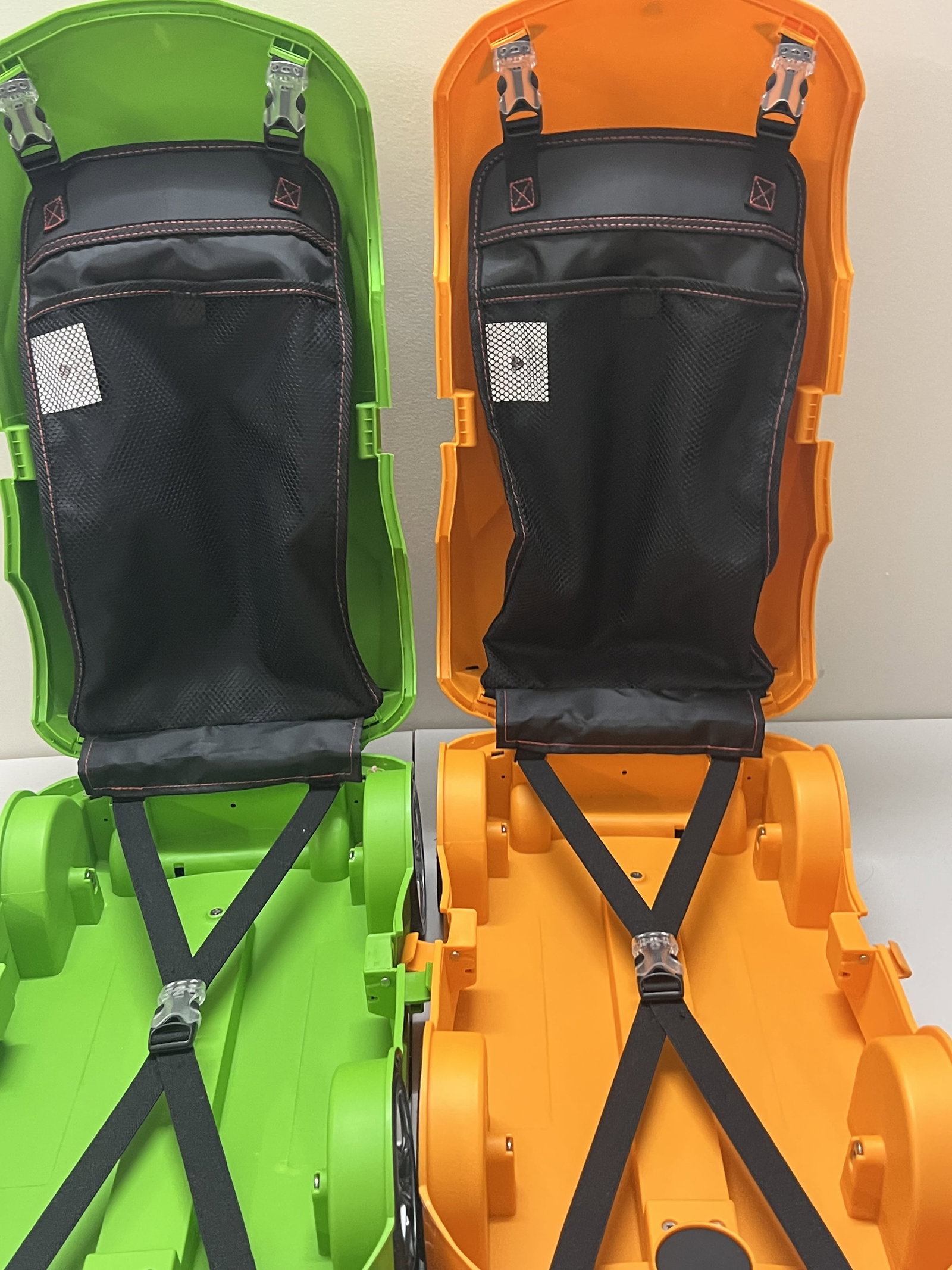 (2) Lamborghini Rolling Suitcases Kids - 6