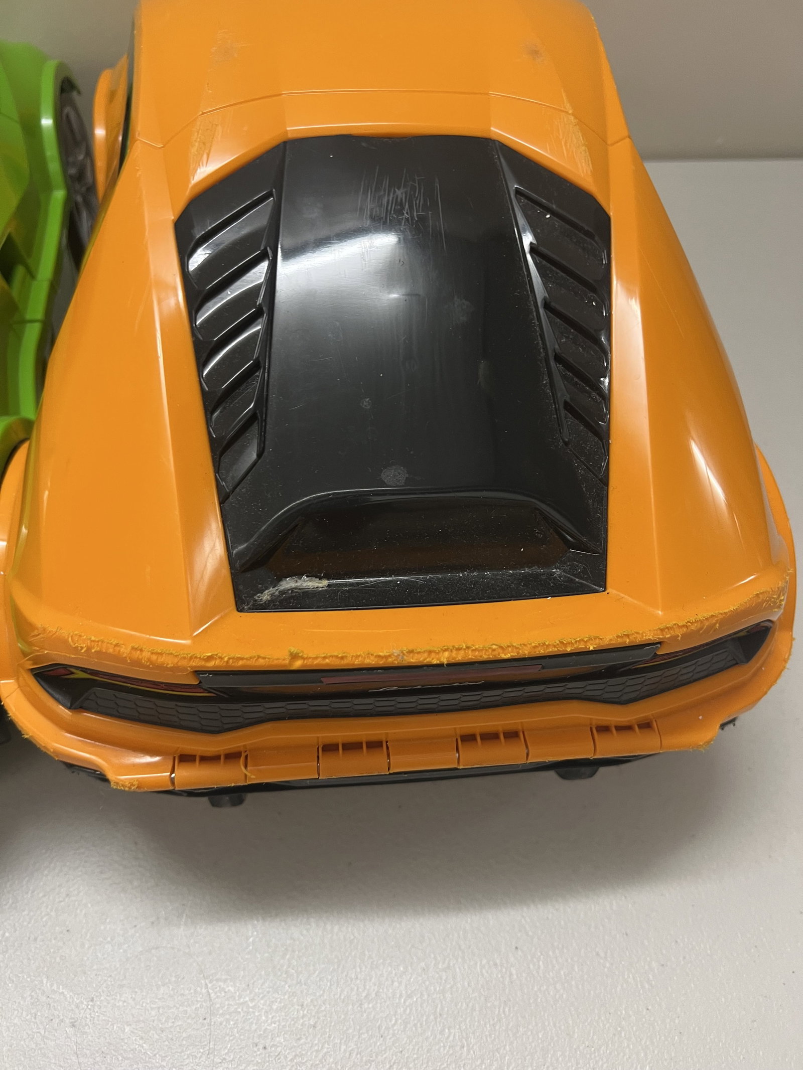 (2) Lamborghini Rolling Suitcases Kids - 8