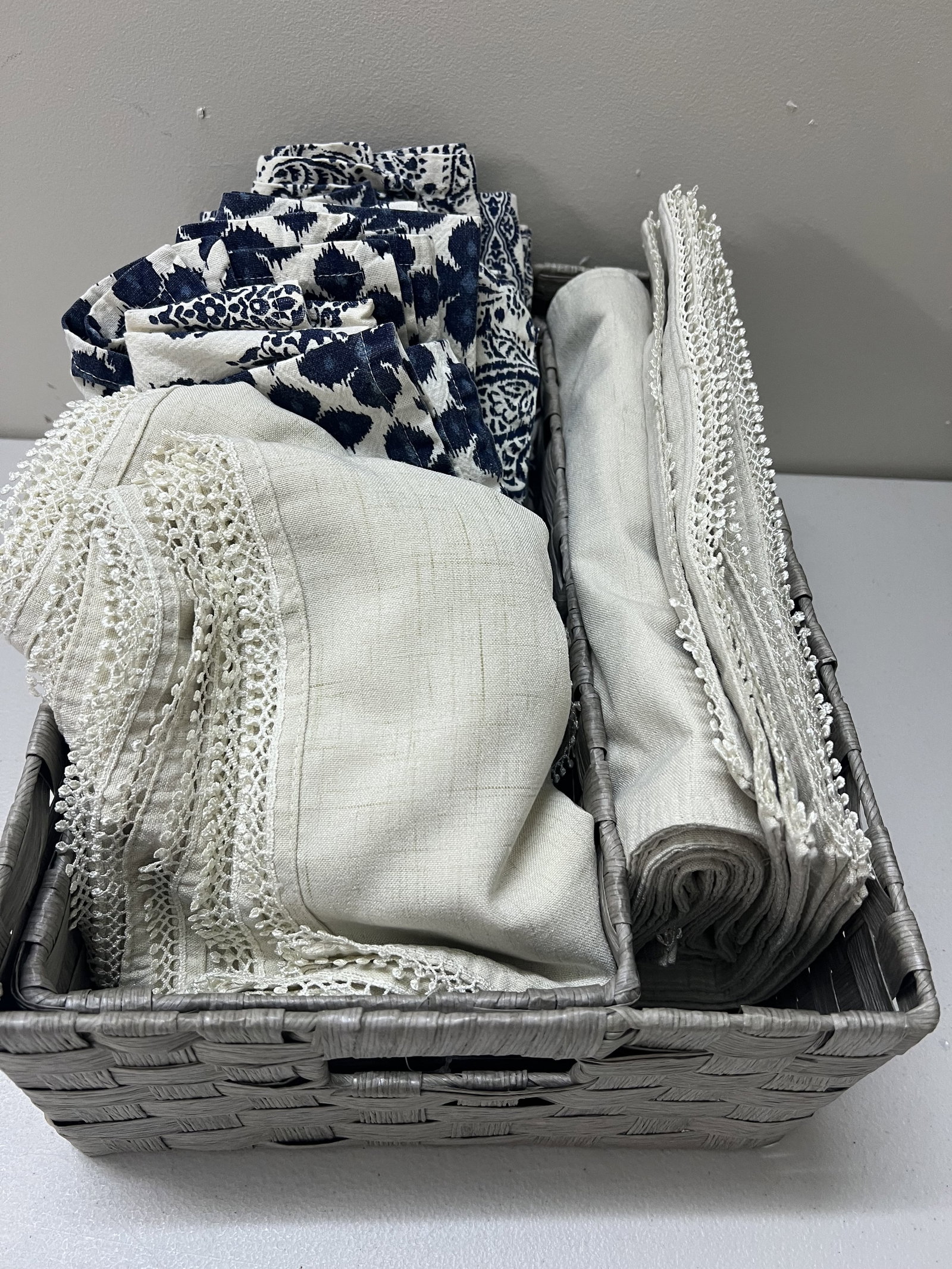 Lenox Off White Placemats and Table Cloths Blue and White - 6