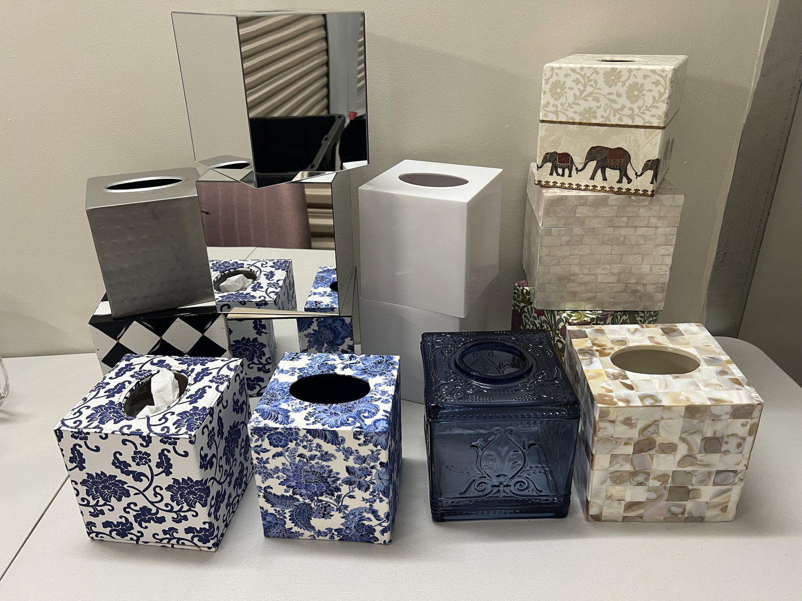 Decorative Tissue Box Covers: Mirrored, harlequin painted wood, white plastic, blue and white including glass, shell and more! Condition: Used, Presenting well. Low Estimate: 10.00 High Estimate: 10000.00
