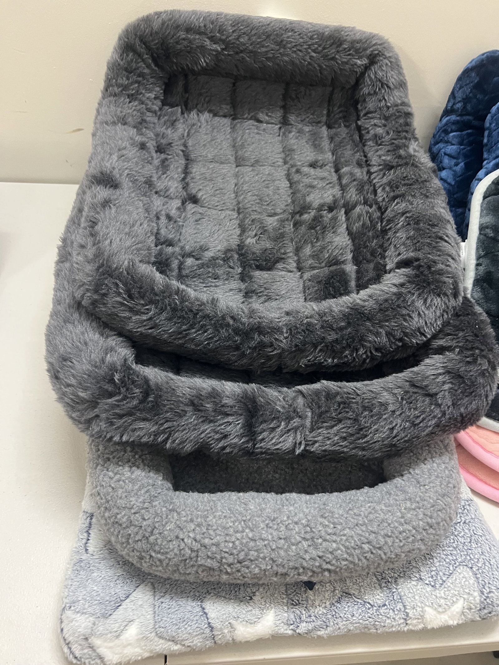 Grouping of Small Dog Beds: Dimensions: Largest: L 24" x W 18" Condition: Lightly used, no smells, clean. Low Estimate: 10.00 High Estimate: 10000.00