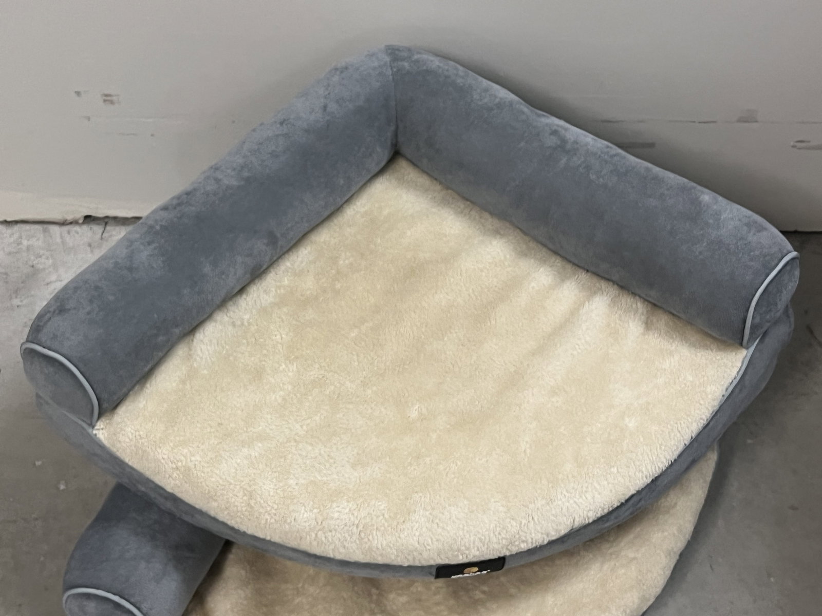 (2) Veehoo Corner Beds for Pets - 2