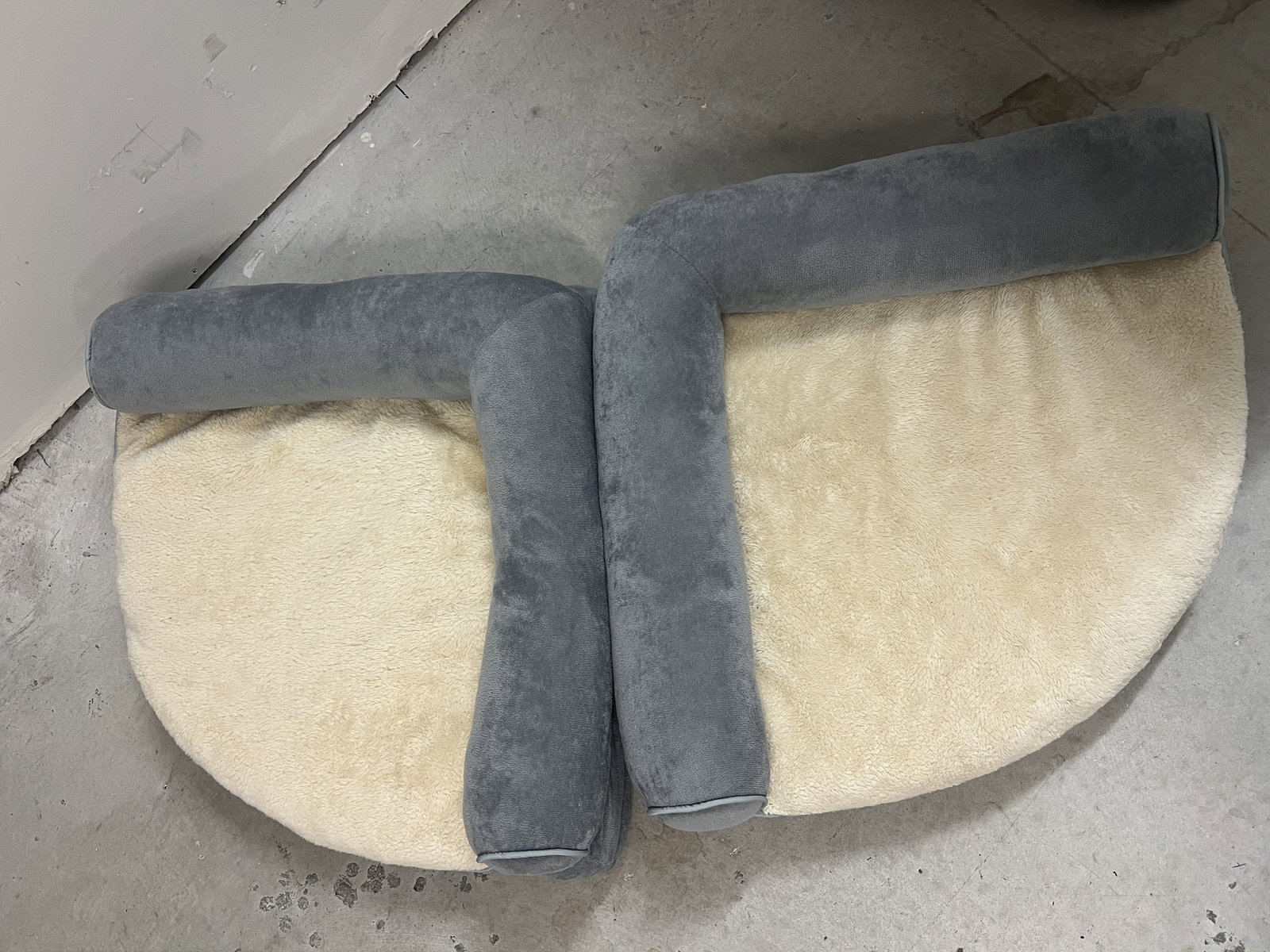 (2) Veehoo Corner Beds for Pets - 4
