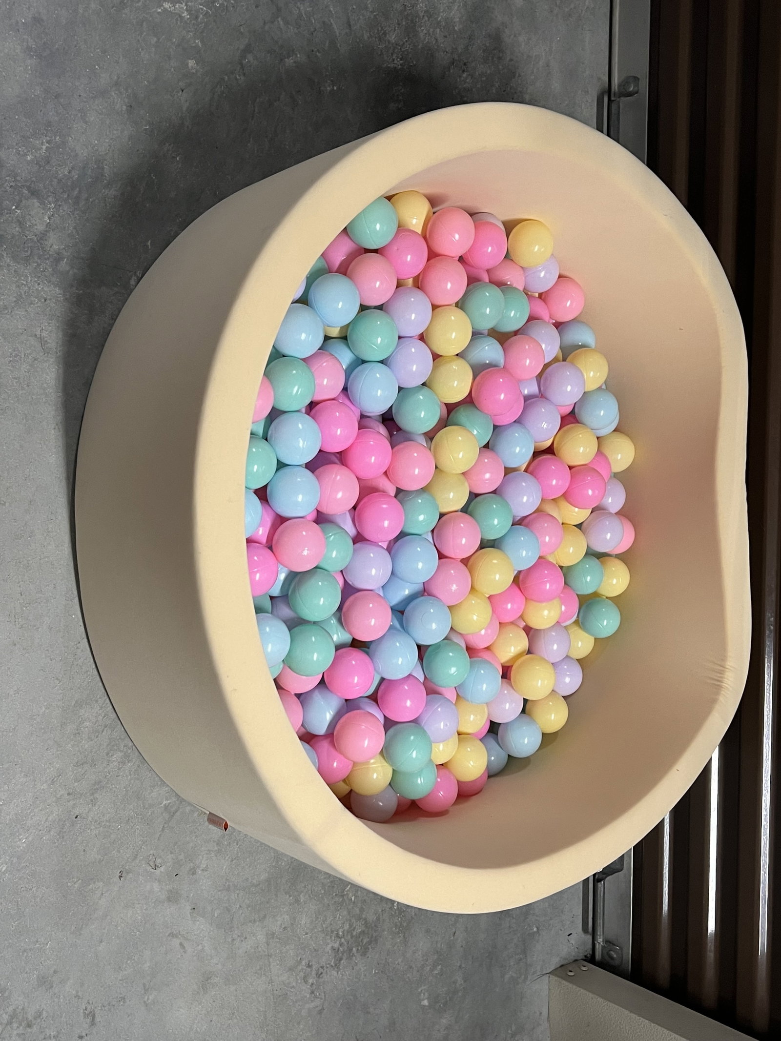 Foam Ball Pit For Dogs: Crenailro foam pit with plastic balls. Dimensions: Dia: 36" x H 12" Condition: Lightly used, monor bends. Low Estimate: 10.00 High Estimate: 10000.00