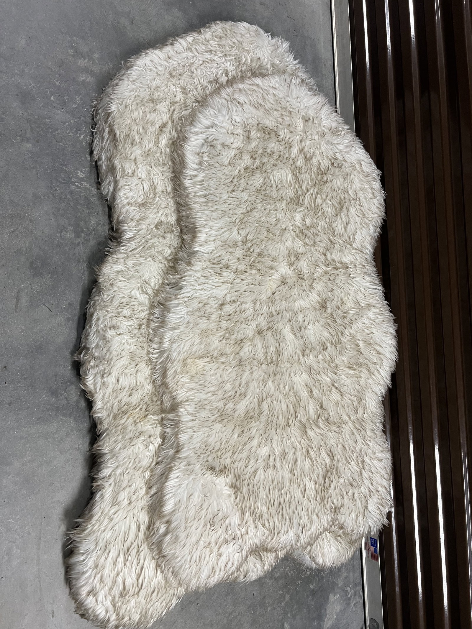 Happy Dog Large Faux Fur Dog Beds: Lightly used, no smells or stains.Washable and waterproof, removable covers. Dimensions: Larger: L 5' x 3' Low Estimate: 10.00 High Estimate: 10000.00