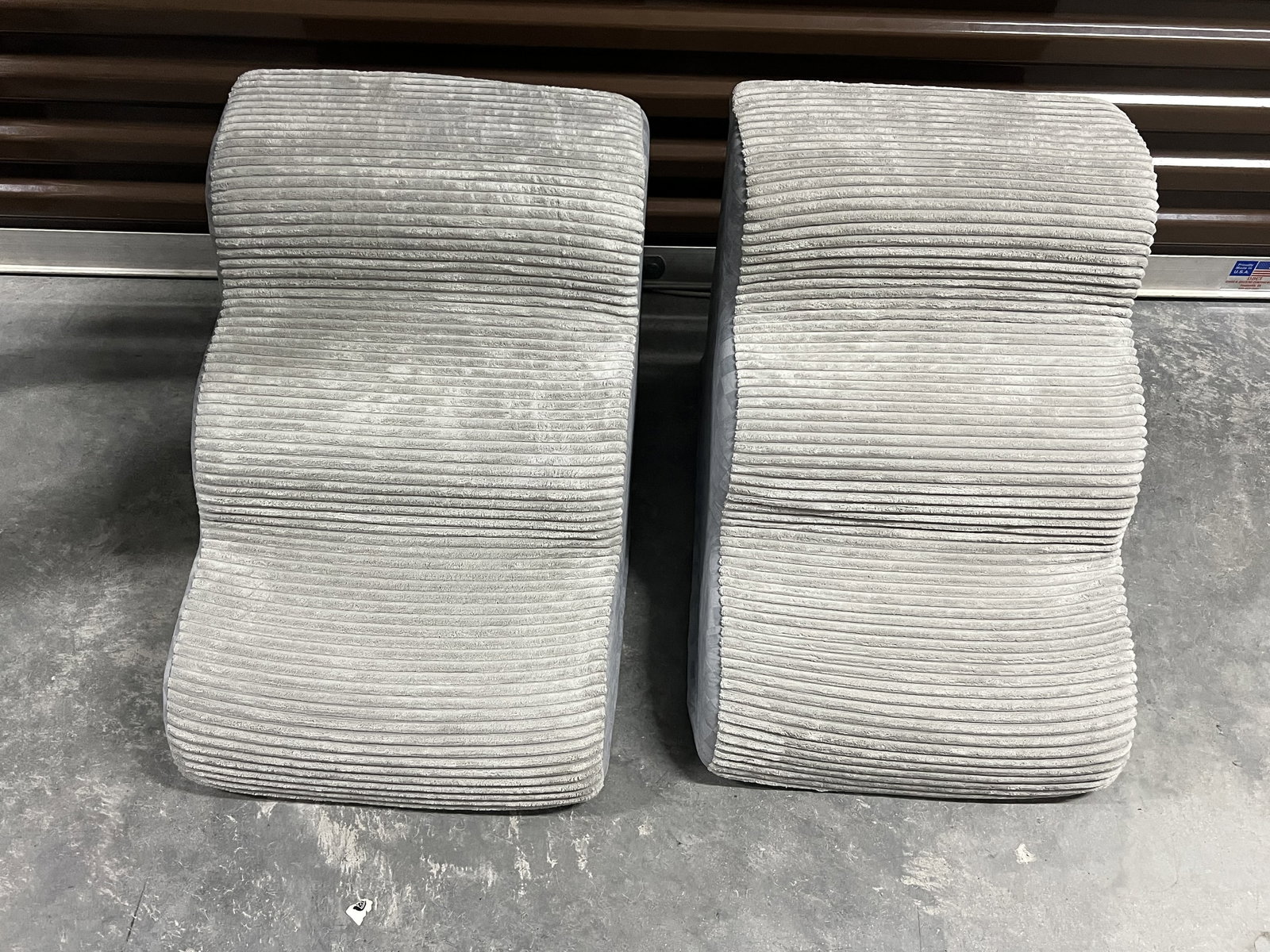 (2) Small Gray Pet Stairs: Steps for pets. Dimensions: L 22" x W 16" x H 15" Condition: Good, barely used. Low Estimate: 10.00 High Estimate: 10000.00