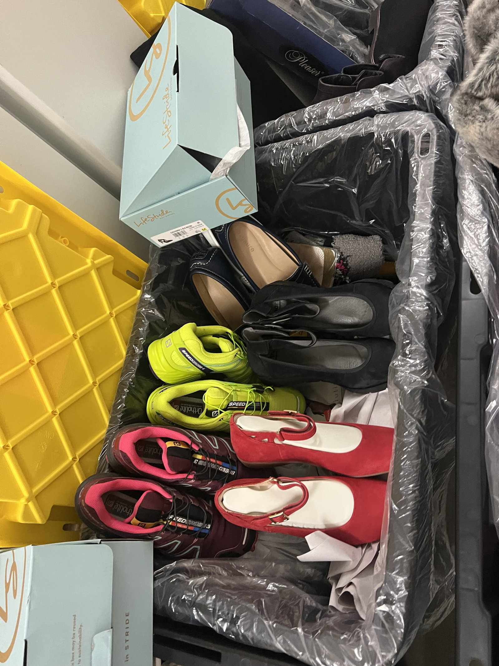 (16) Large Bins of Womens Clothes Size M-XL - 13
