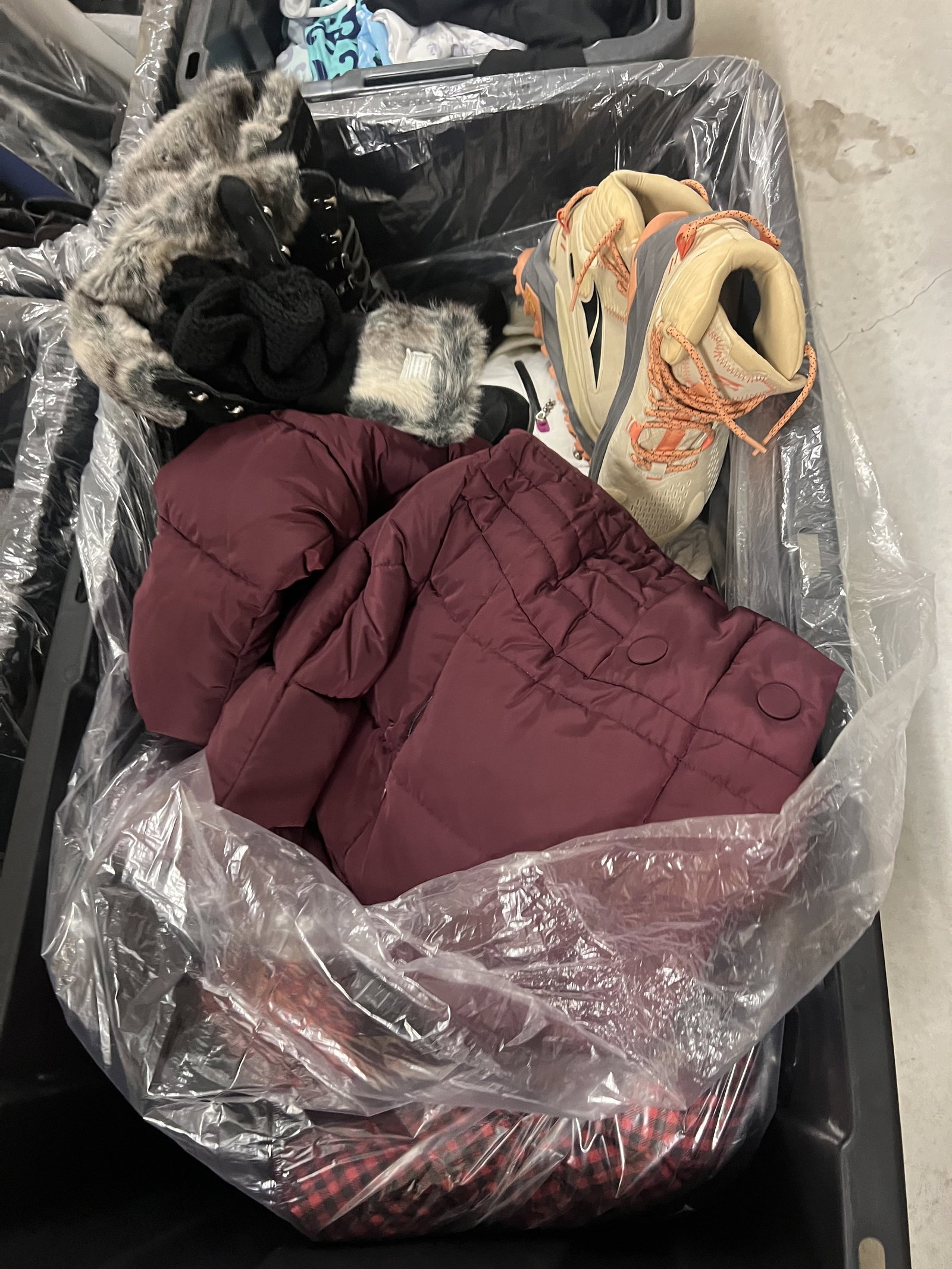 (16) Large Bins of Womens Clothes Size M-XL - 14