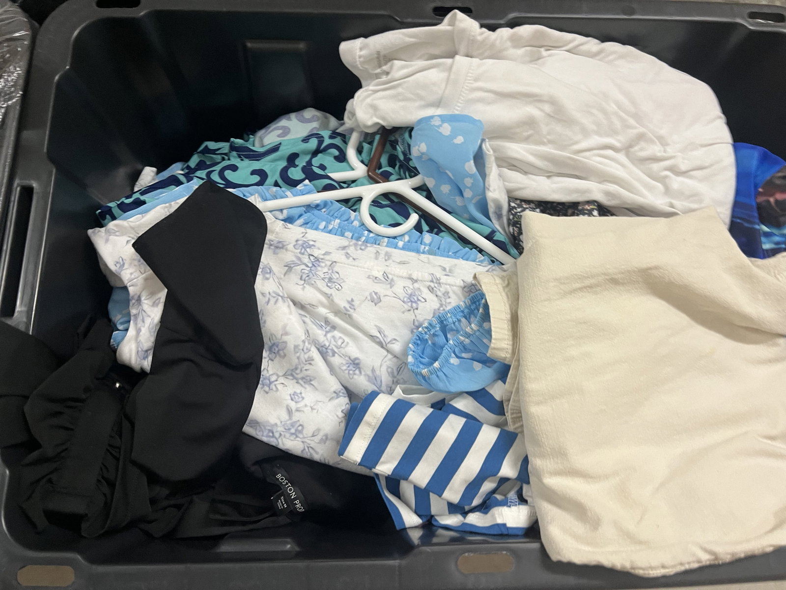 (16) Large Bins of Womens Clothes Size M-XL - 17