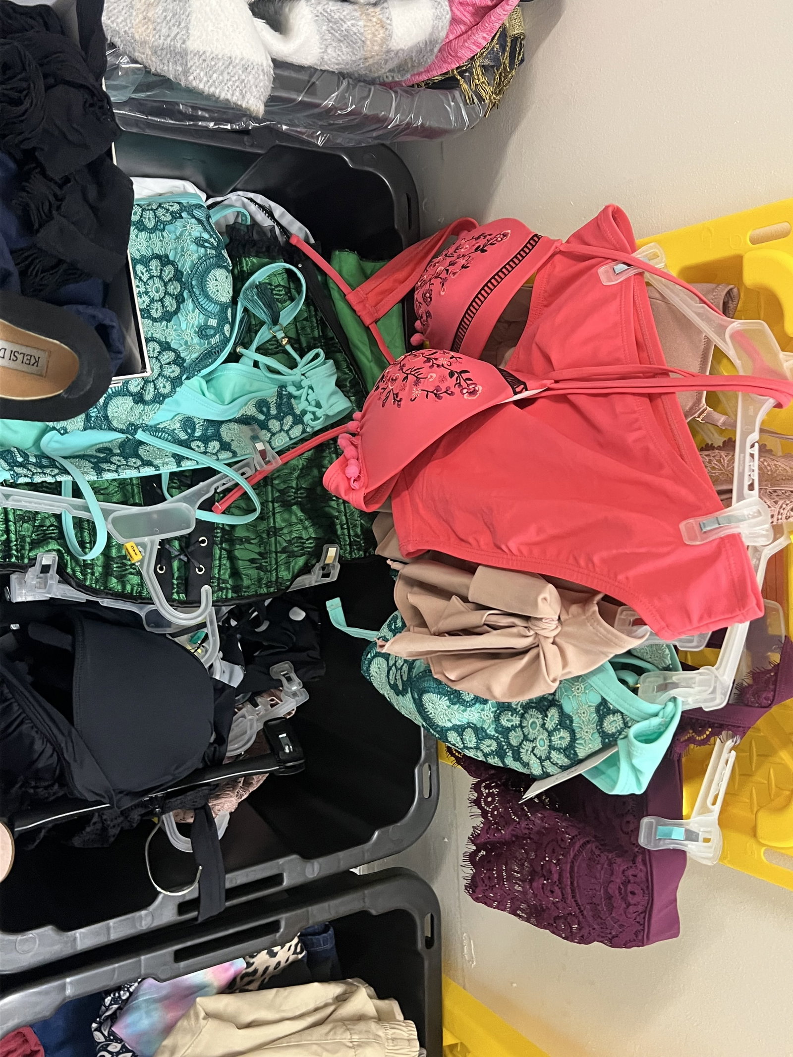 (16) Large Bins of Womens Clothes Size M-XL - 5
