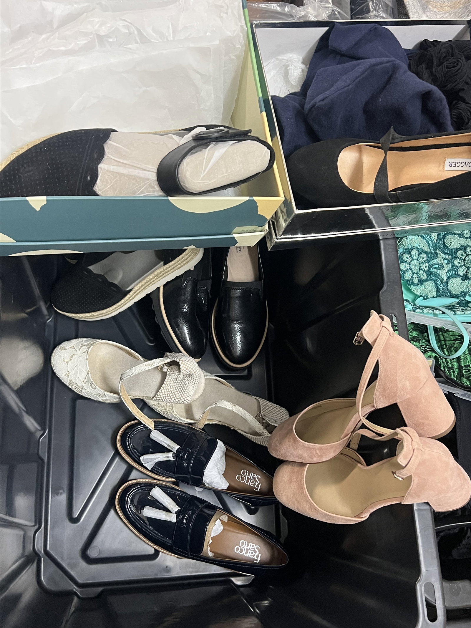 (16) Large Bins of Womens Clothes Size M-XL - 6