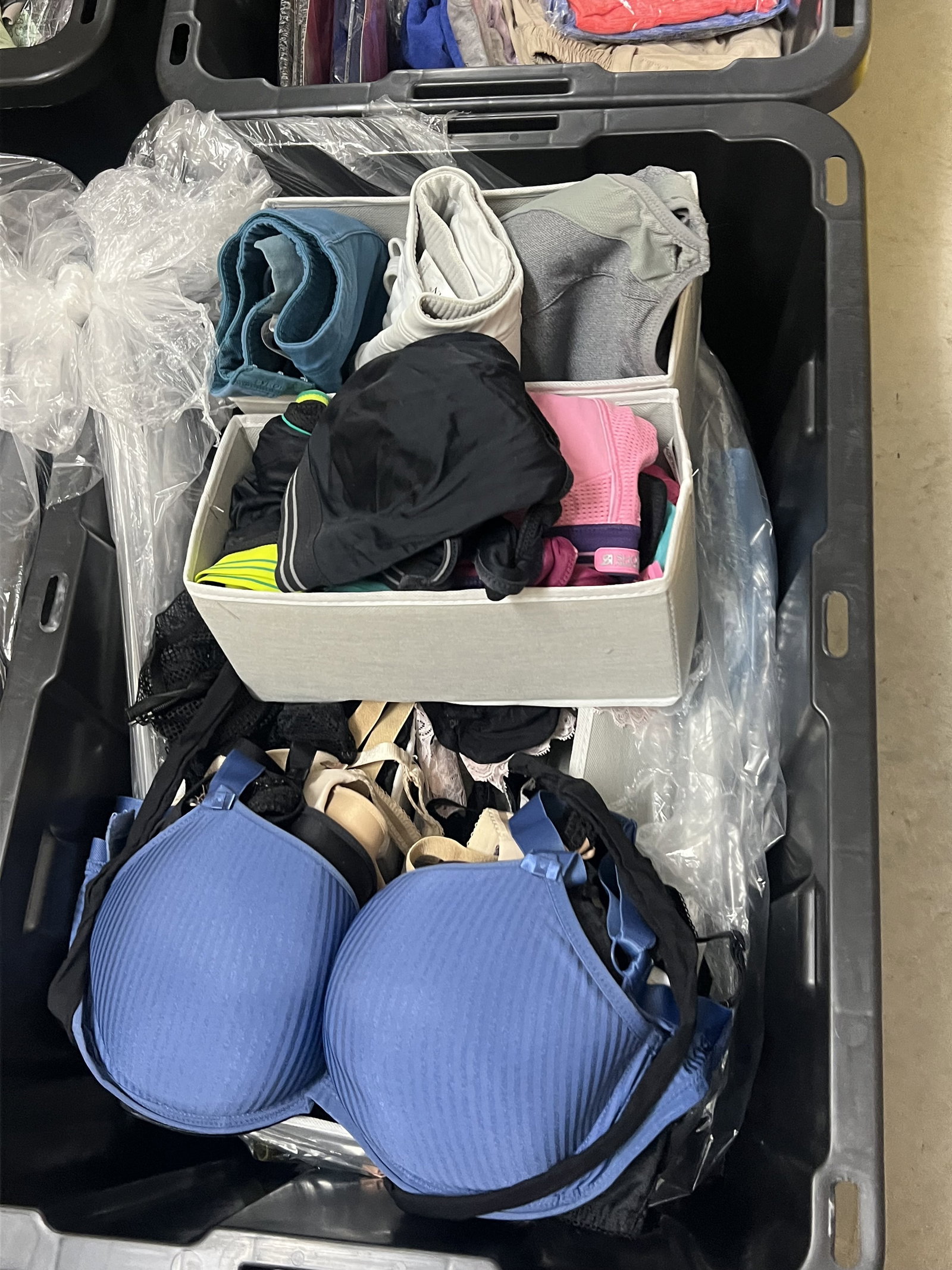 (16) Large Bins of Womens Clothes Size M-XL - 7