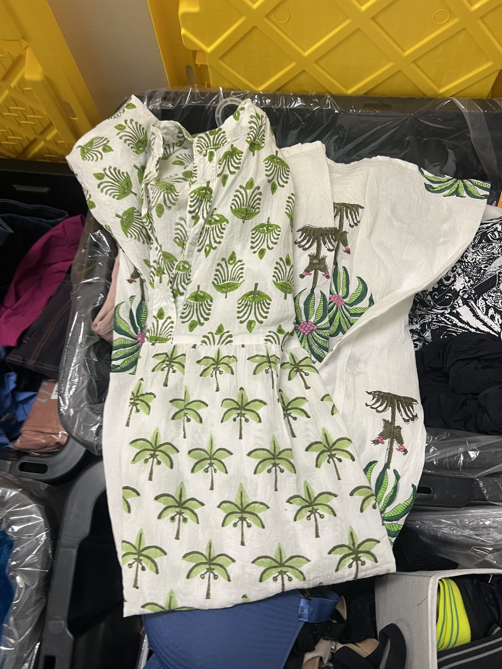 (16) Large Bins of Womens Clothes Size M-XL - 9