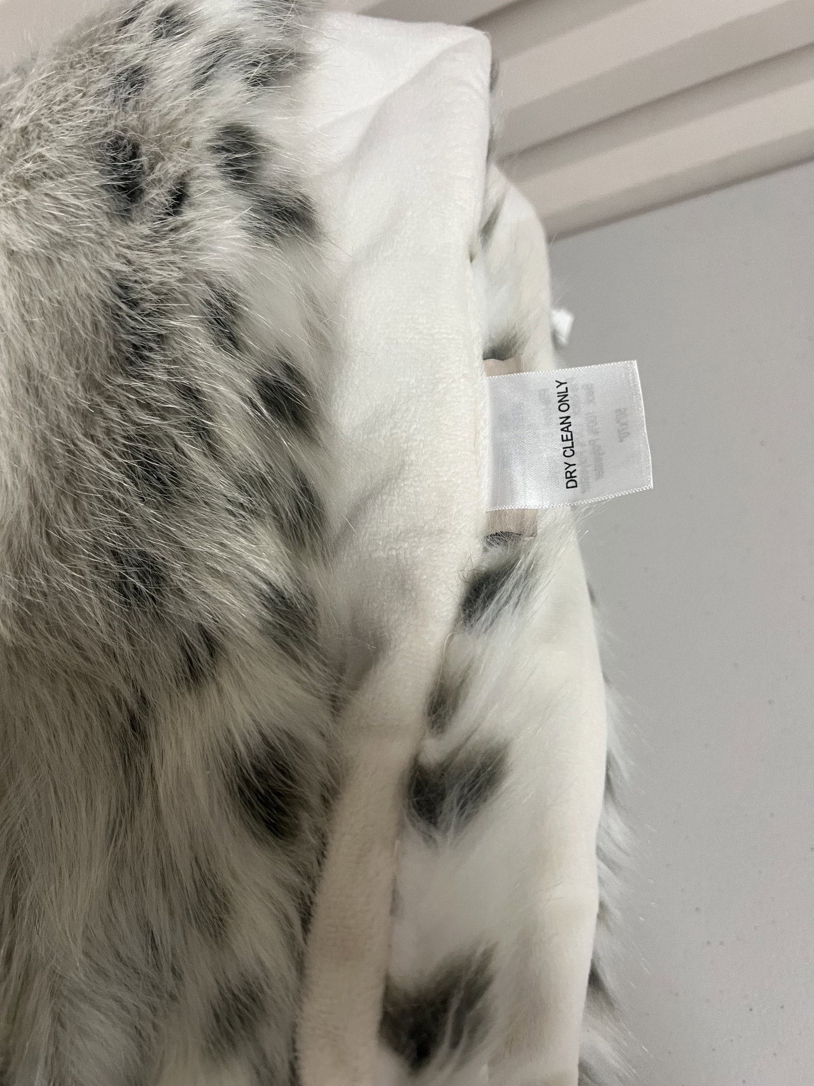 (2) Blankets Including Fur - 4