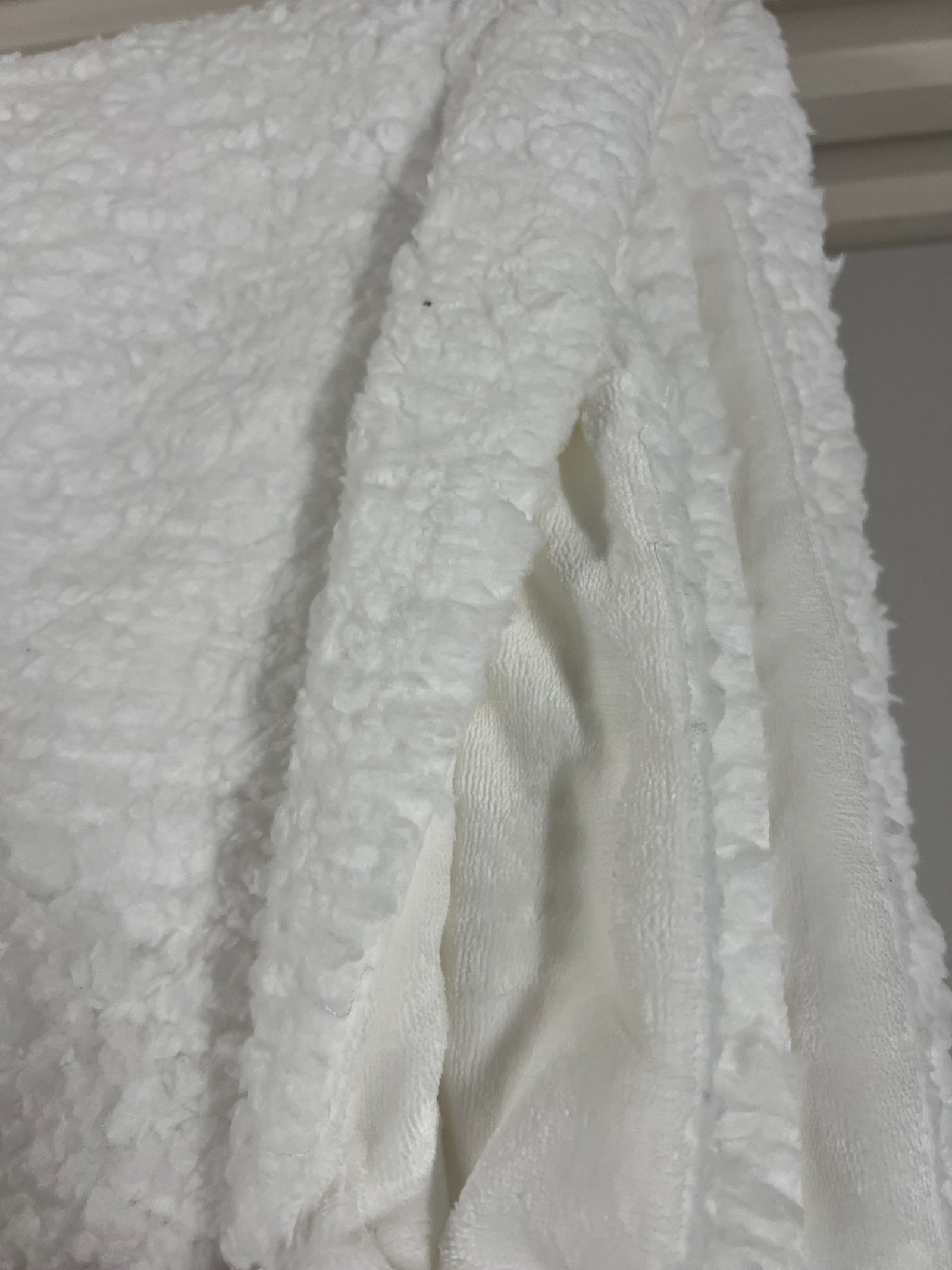 (2) Blankets Including Fur - 7