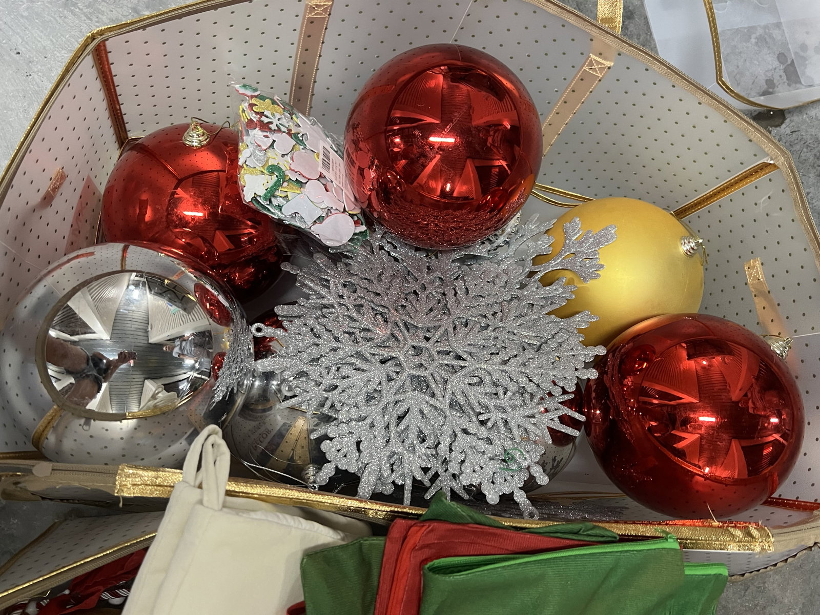 (2) Bins of Christmas Decoration incl XL ornaments - 8