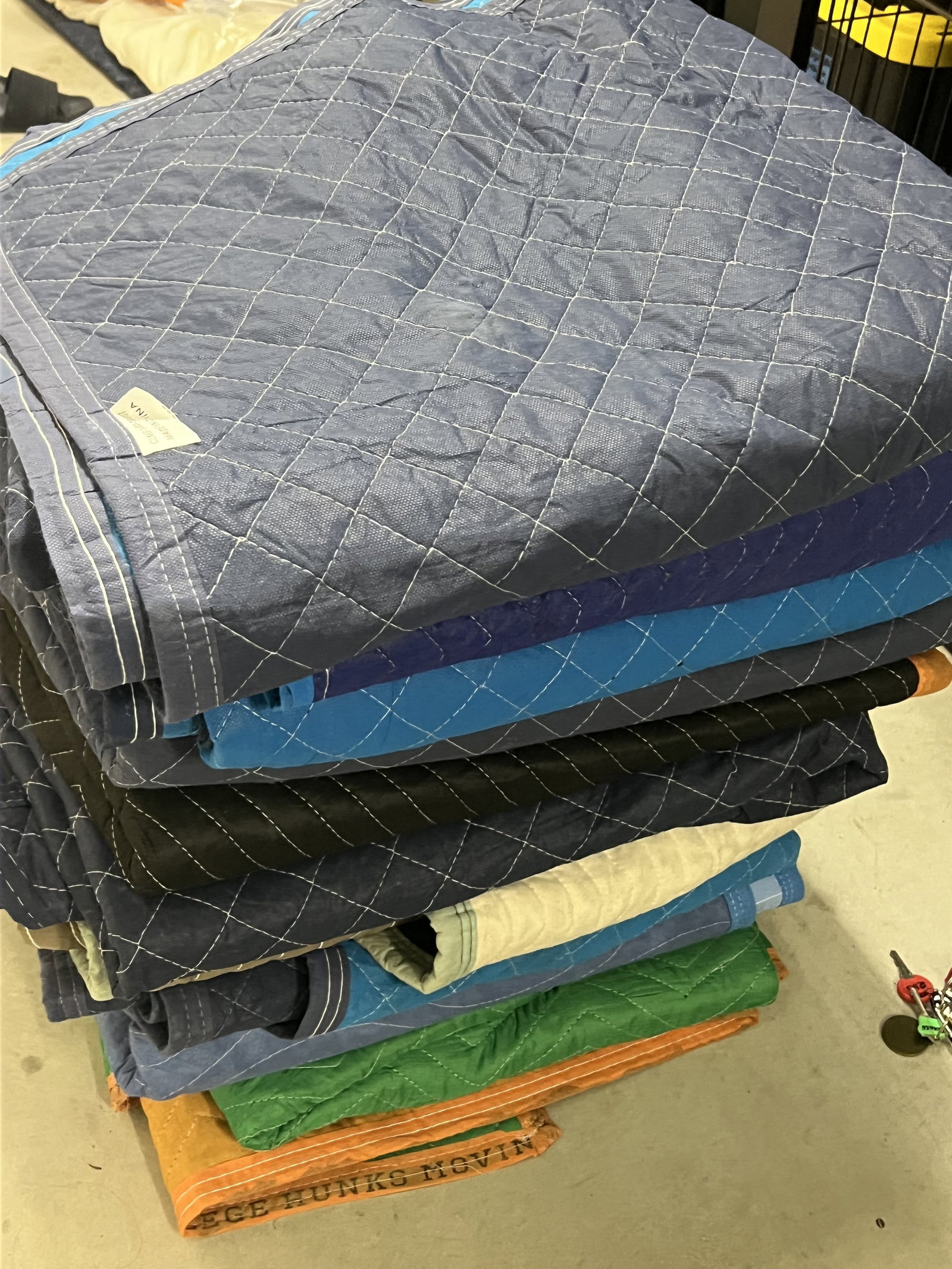 (10) Moving and Storage Pads: Moving pads. Condition: Used, normal signs of use. Low Estimate: 10 High Estimate: 10000
