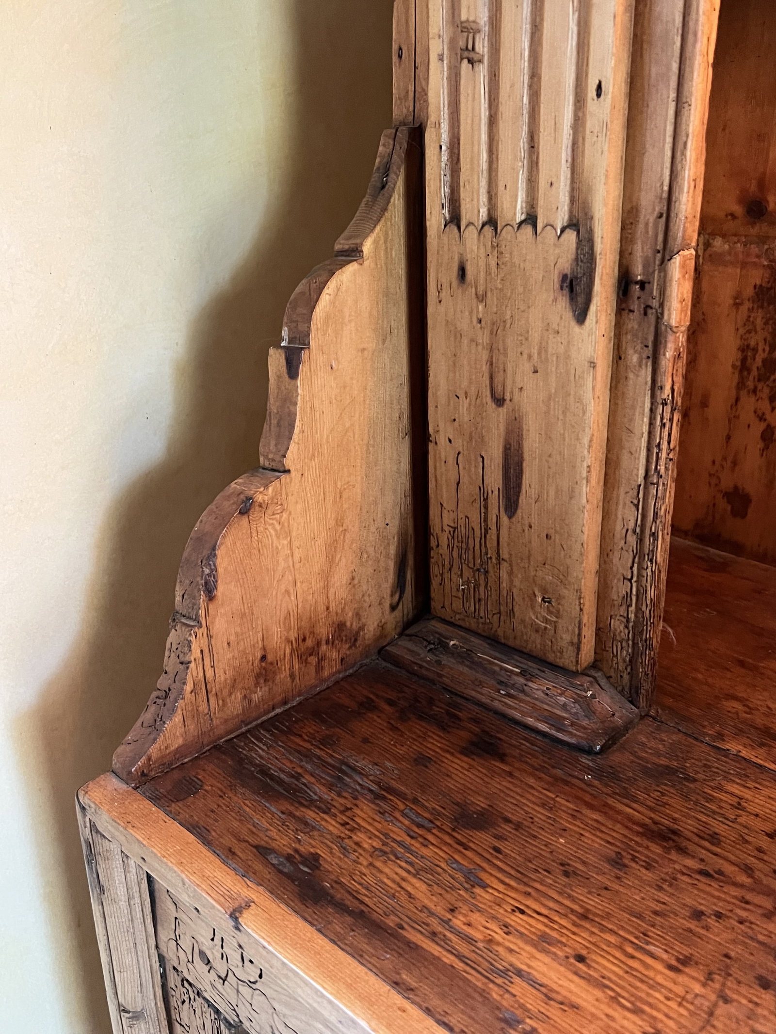 Antique Lighted Wormwood Pine Stepback Hutch - 11
