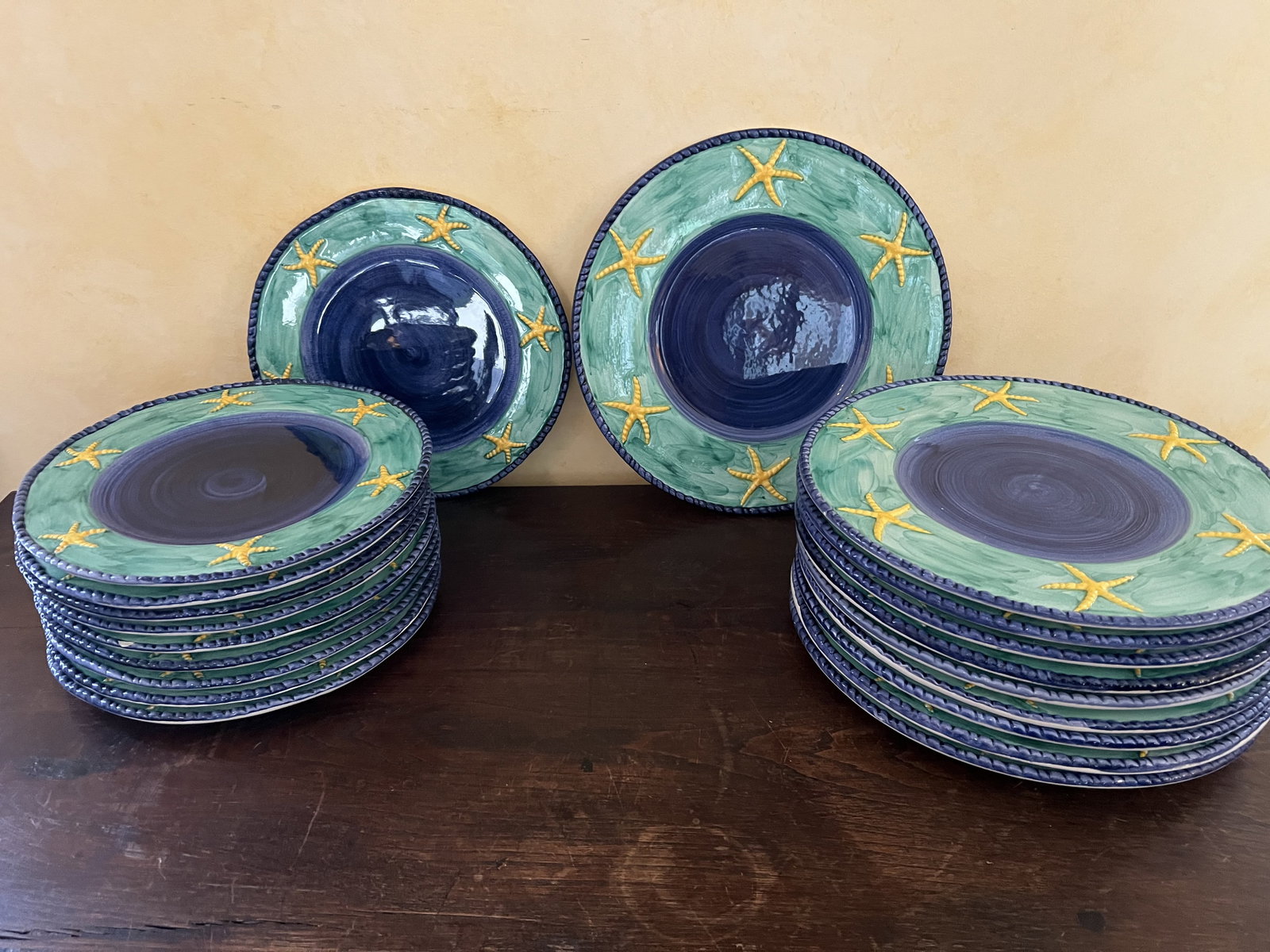 (20) Made in Italy Starfish Coastal Plates: All marked Made in Italy, some say the Sea Gull 20 total, 10 are 12.5" and 10 are 10.5" Condition: Lightly used, minor signs of aage. Low Estimate: 10.00 High Estimate: 10000.00