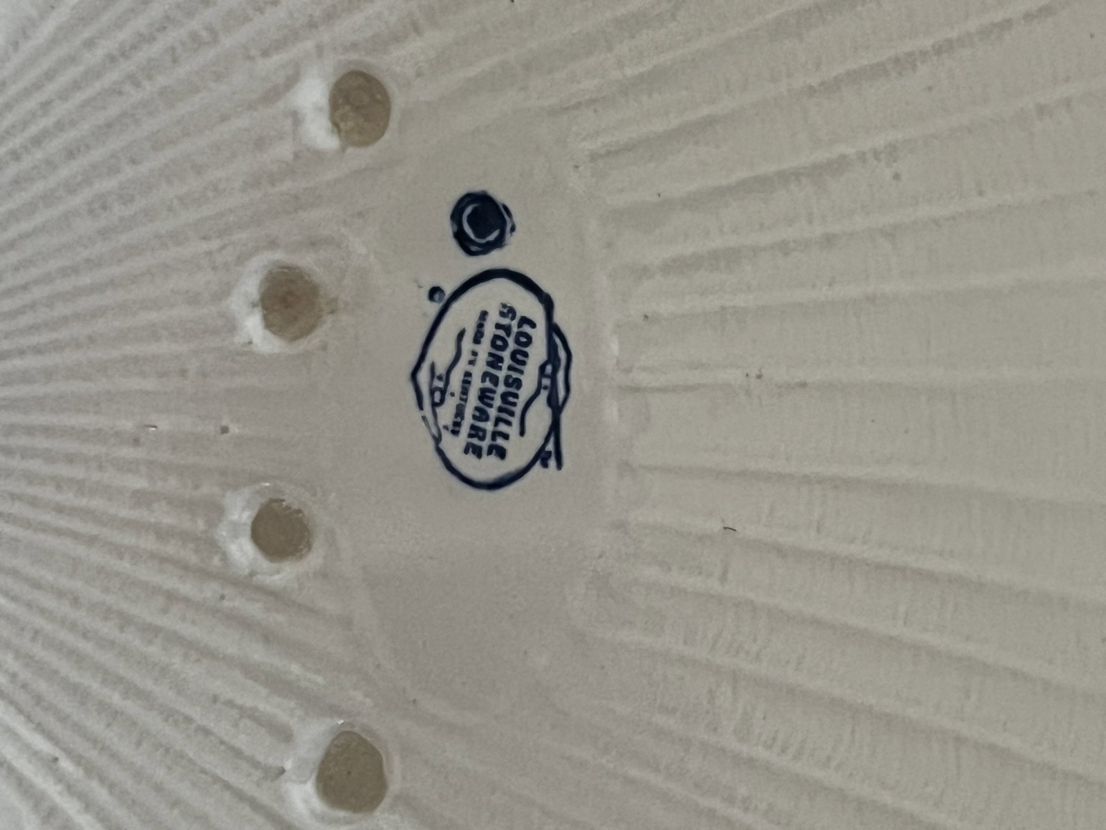 Louisville Stoneware Kentucky Made Shell Plates - 9