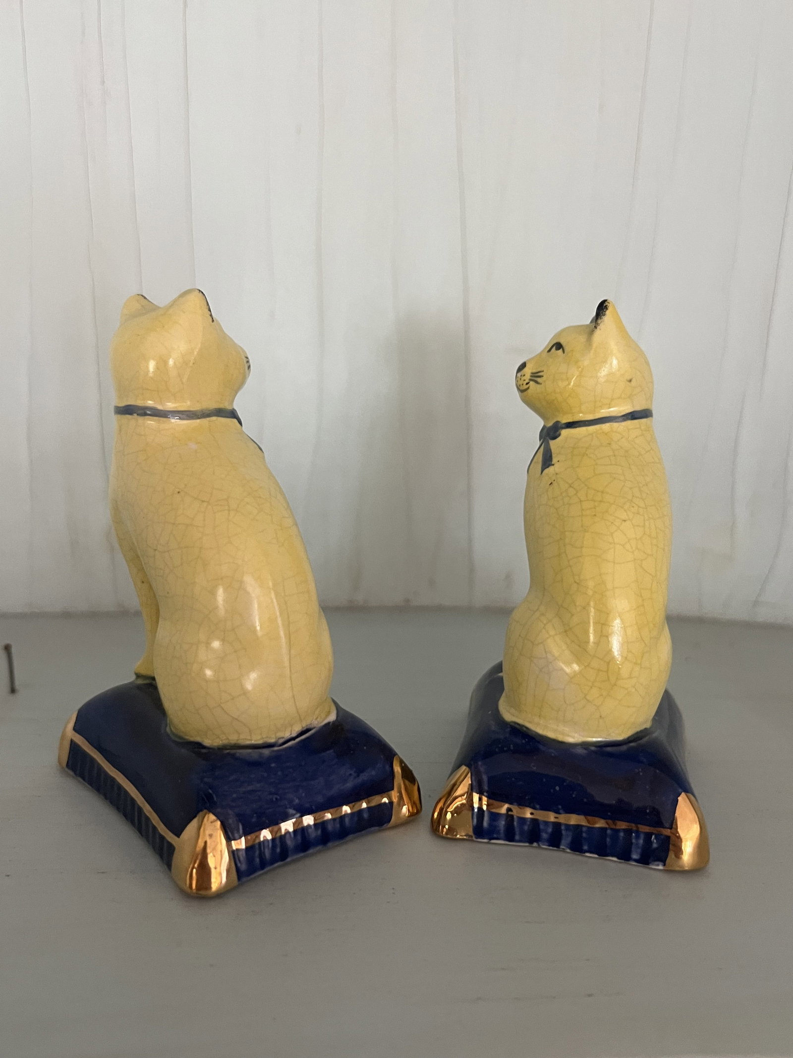 Pair of Yellow and Blue Staffordshire Cats - 3