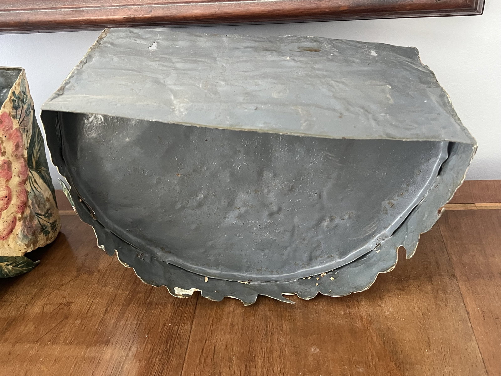 Pair of Vintage Tin Florida Wall Planters - 6