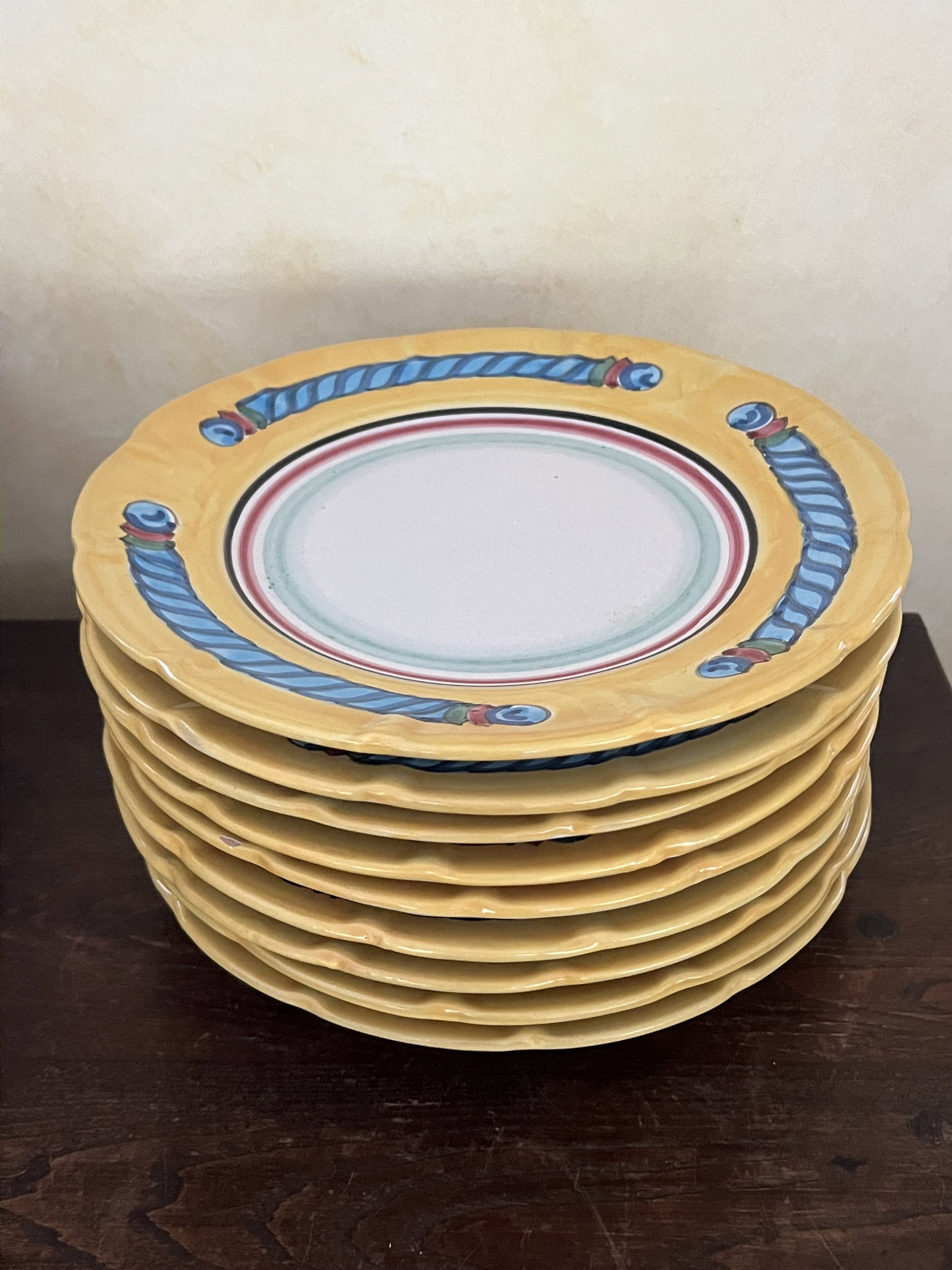 (9) Solimene Italy Dinner Plates: Made in Itlay ceramic, handpainted plates, vintage. Diameter: 11.75" Condition: A few stray marks. Low Estimate: 10 High Estimate: 10000