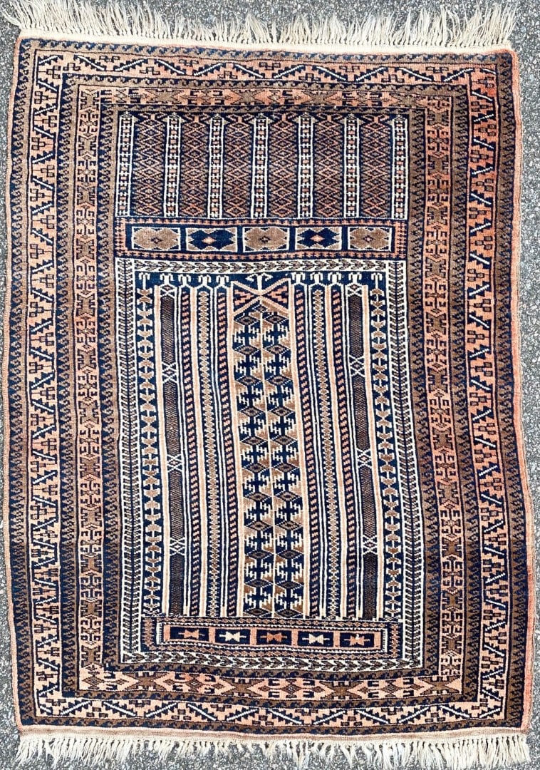 JALDAR HAND KNOTTED WOOL RUG, 3.3 x 4.4 (99cm x 132cm): Jaldar rug was hand knotted in Pakistan of 100% natural wool on a cotton foundation. This rug is 40+ years old, it has medium wool piles and is in excellent condition for its age. Beautiful colors wit
