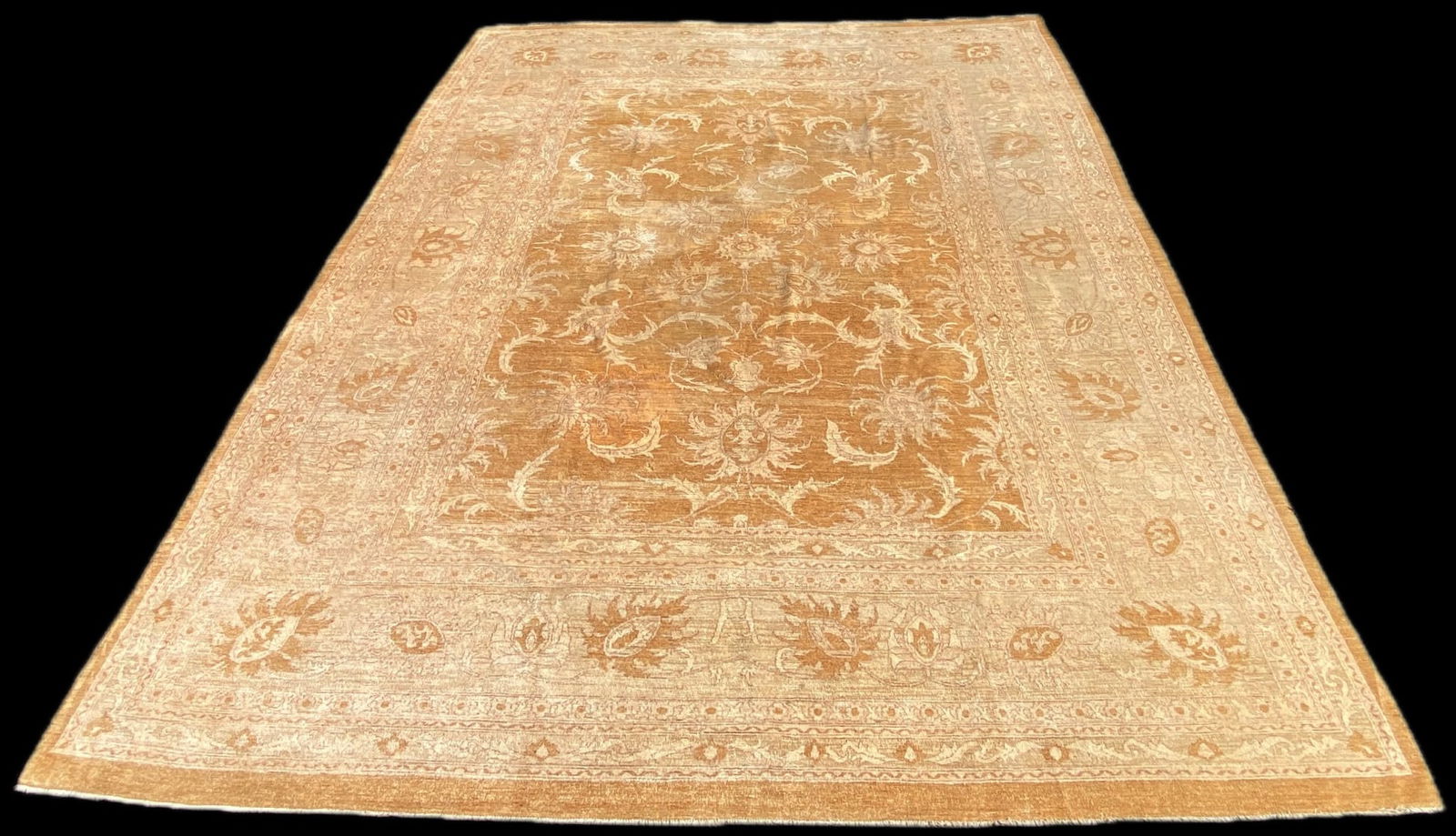 MANSION SIZED OUSHAK HAND KNOTTED RUG, 14.0 x 17.5 (427cm x 531cm)
